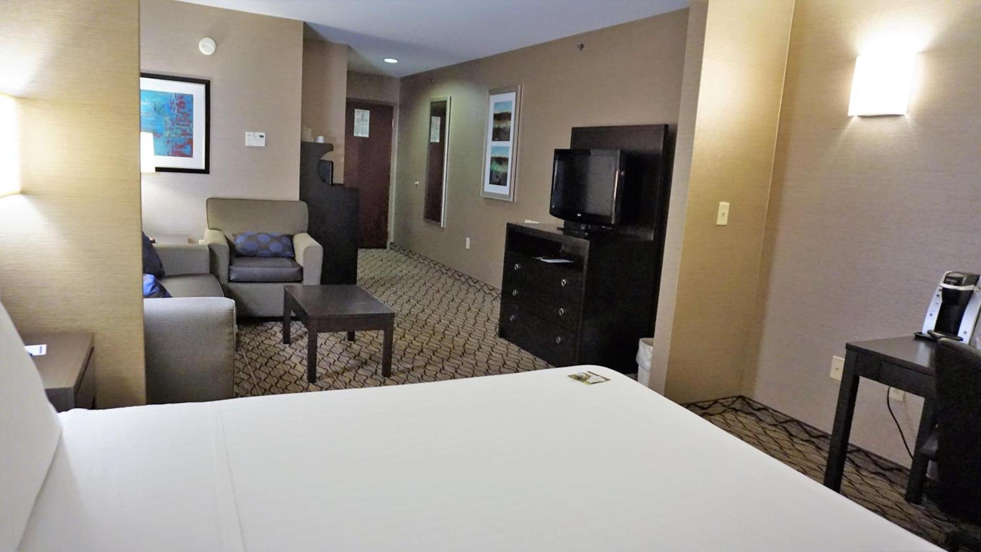 Holiday Inn Express & Suites Gibson by IHG photo 33