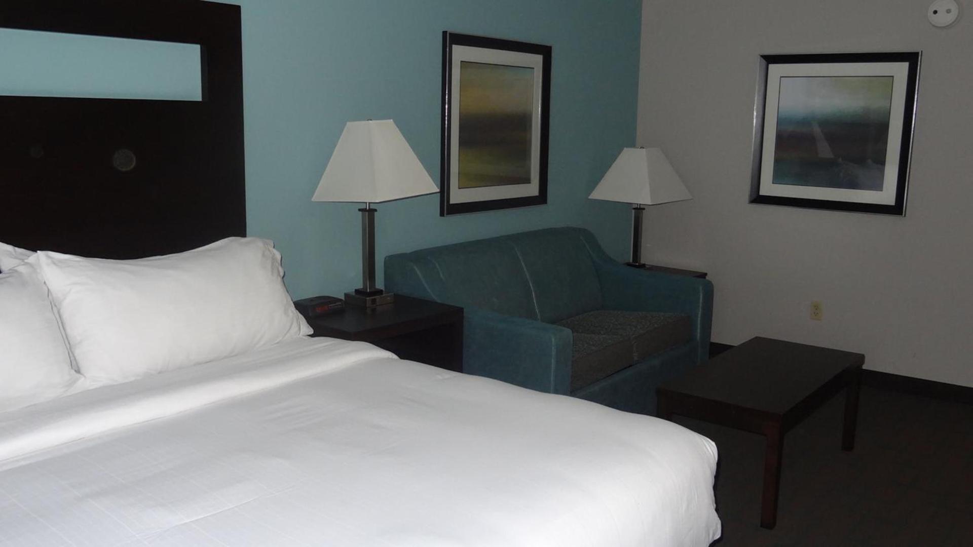 Holiday Inn Express Hotel Kansas City - Bonner Springs by IHG photo 12