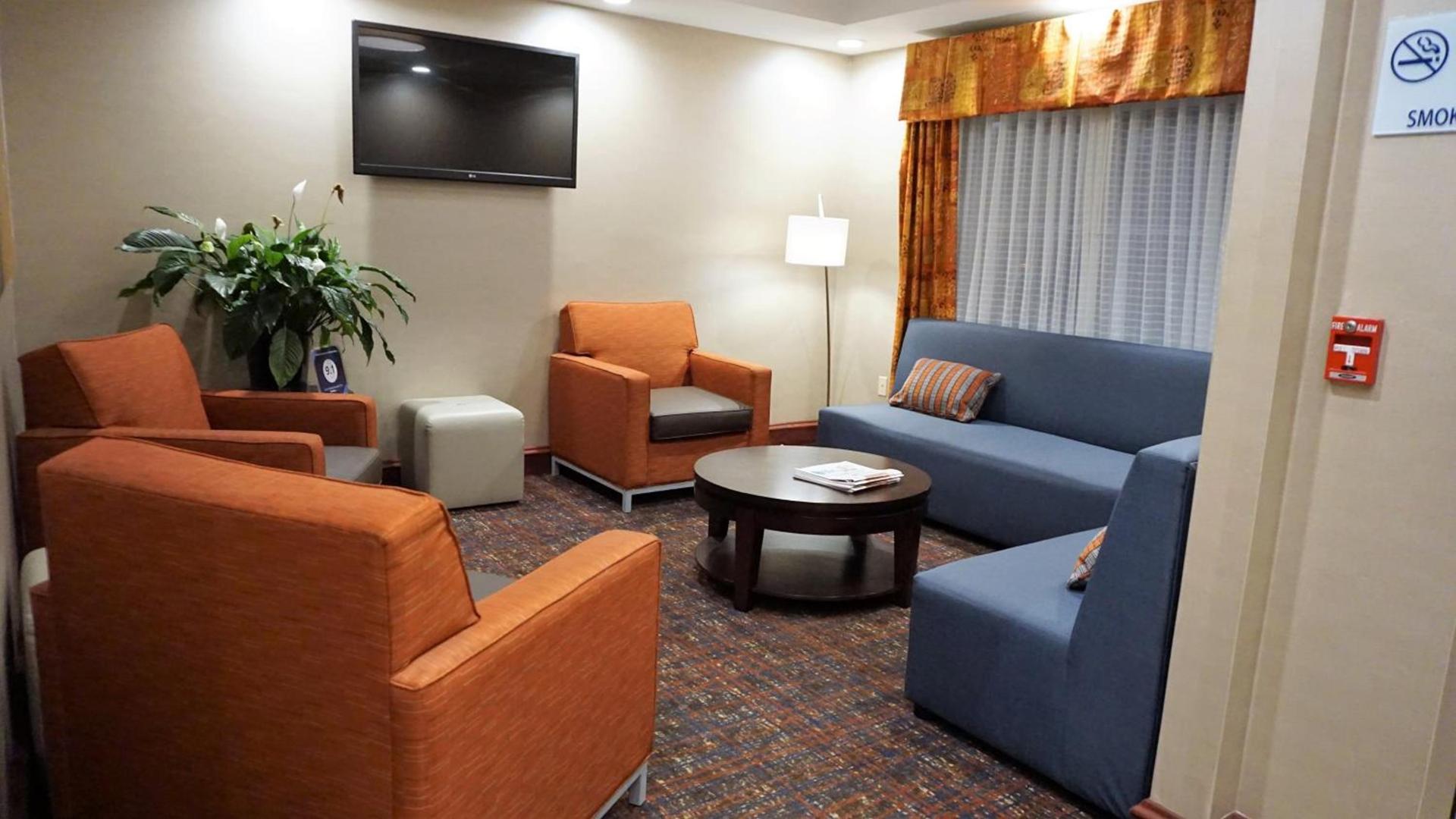 Holiday Inn Express & Suites Gibson by IHG photo 13