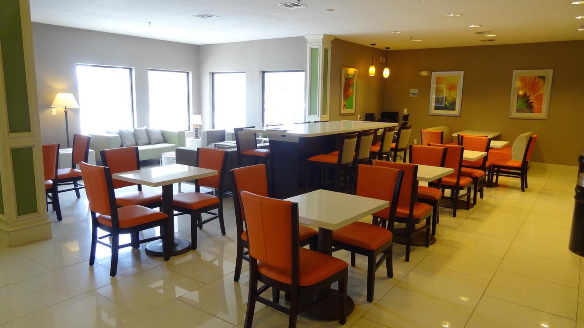 Holiday Inn Express Hotel Kansas City - Bonner Springs by IHG photo 9
