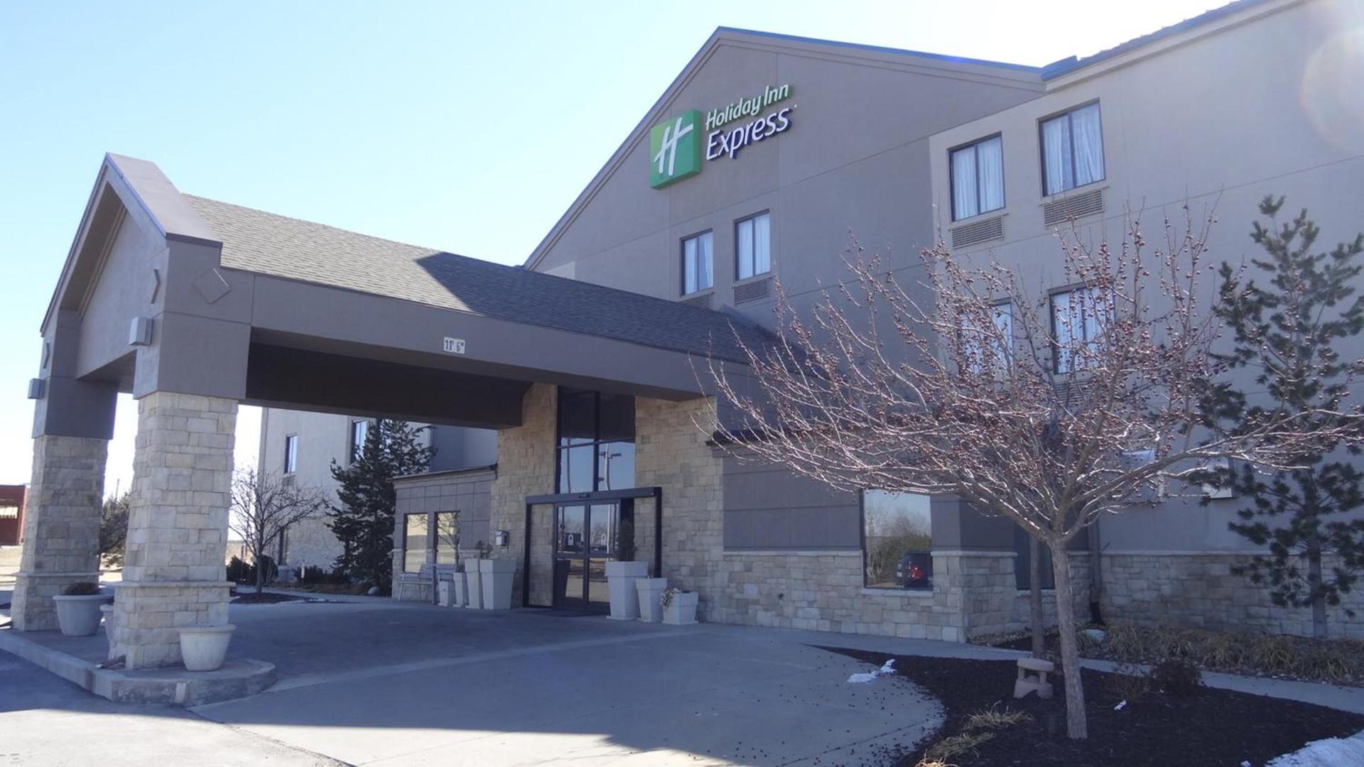 Holiday Inn Express Hotel Kansas City - Bonner Springs by IHG photo 37