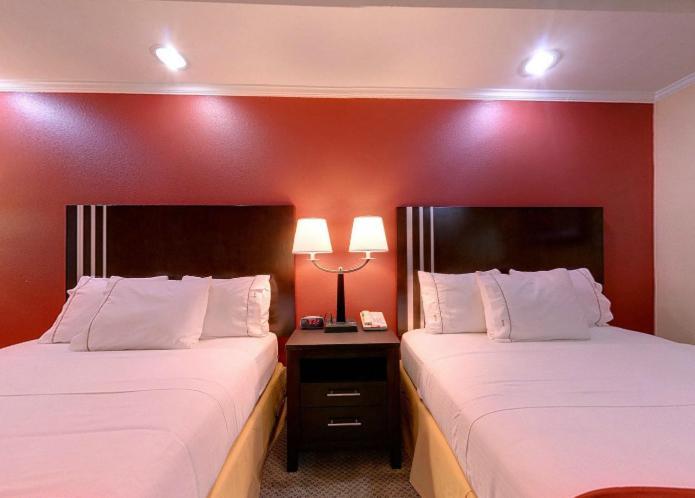 Americas Best Value Inn Angleton photo 24