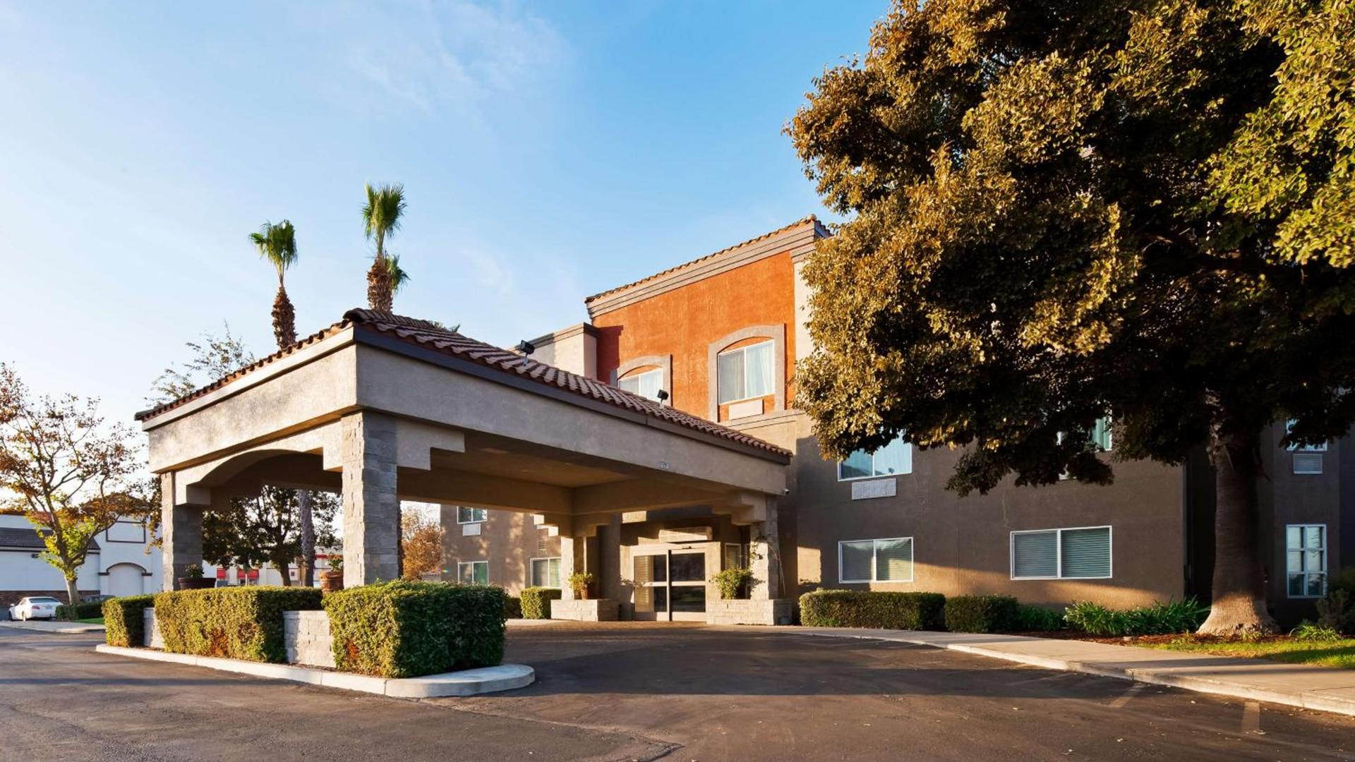 Best Western Plus Villa Del Lago Inn Patterson photo 1