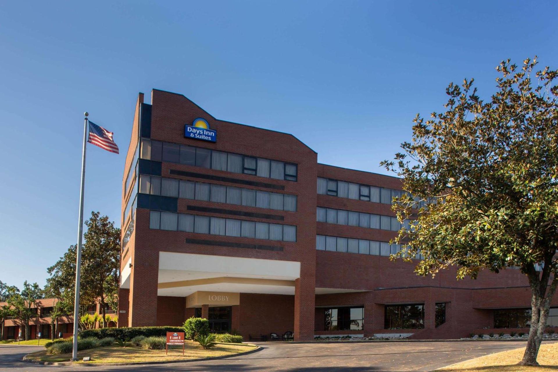 Days Inn & Suites by Wyndham Tallahassee Conf Center I-10 — hotel in Tallahassee