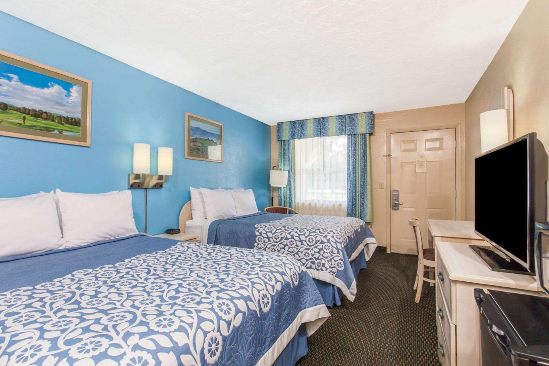 Days Inn by Wyndham Bradenton I-75 photo 11