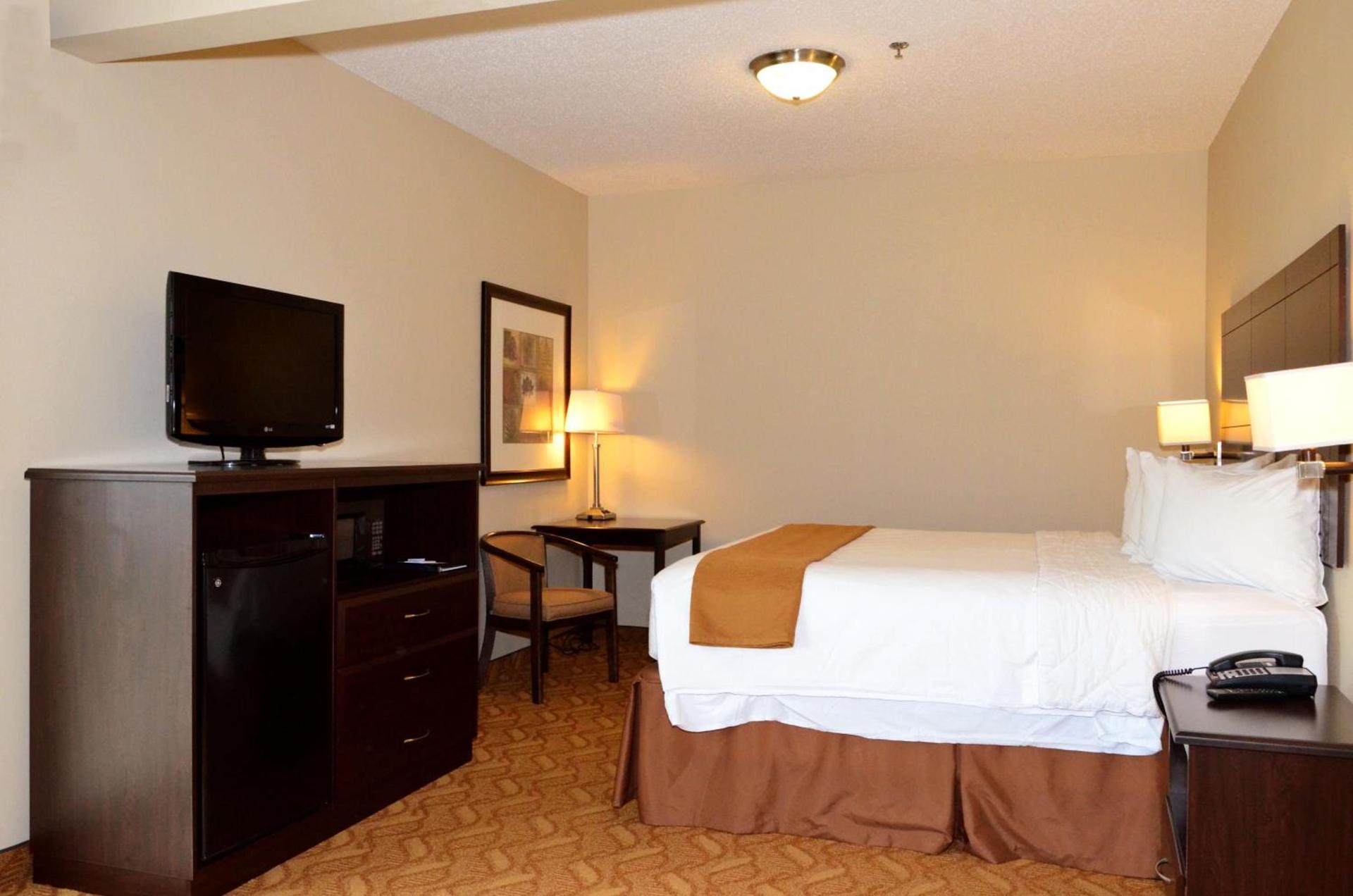 Cobblestone Inn & Suites - Lake View photo 37