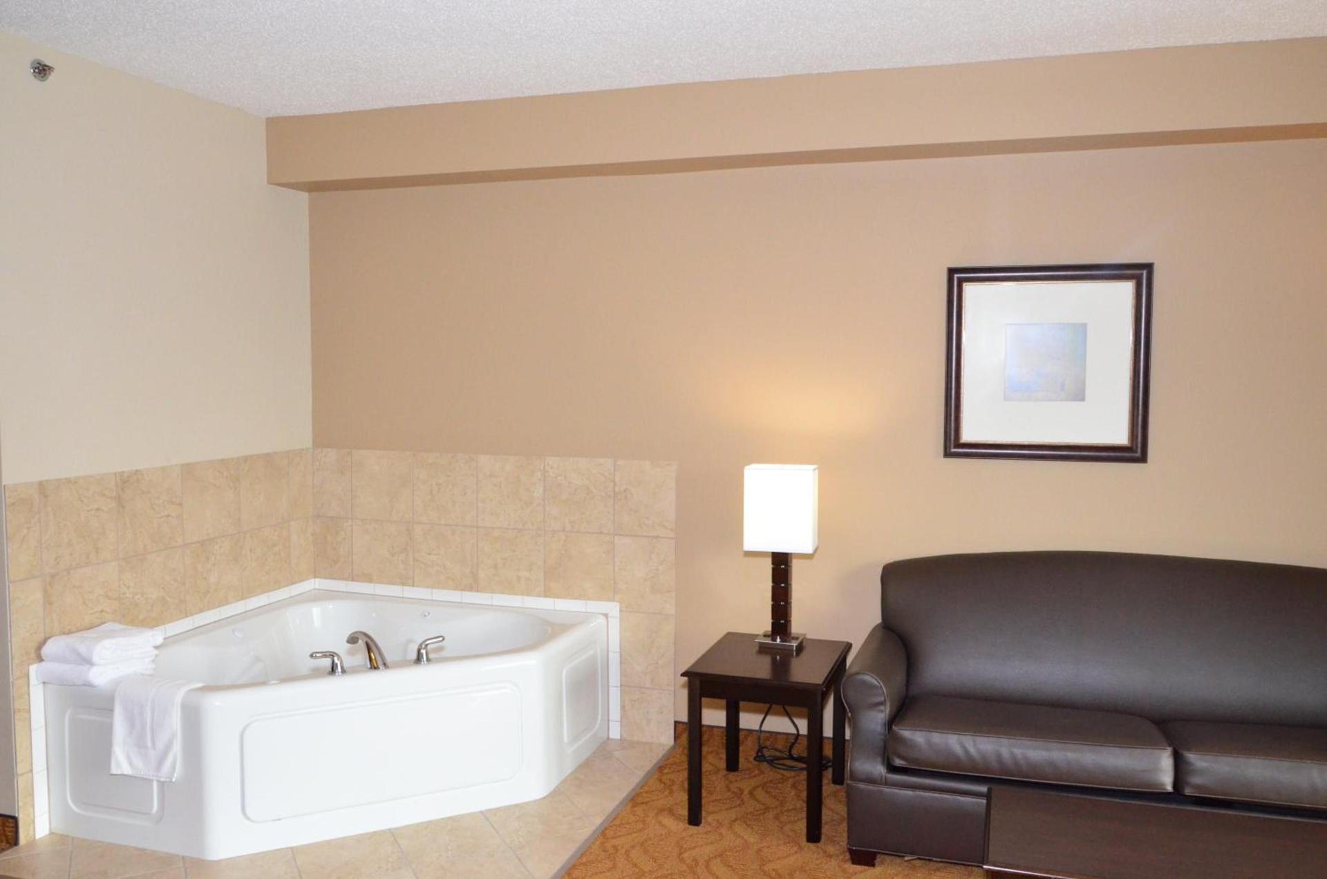 Cobblestone Inn & Suites - Lake View photo 20