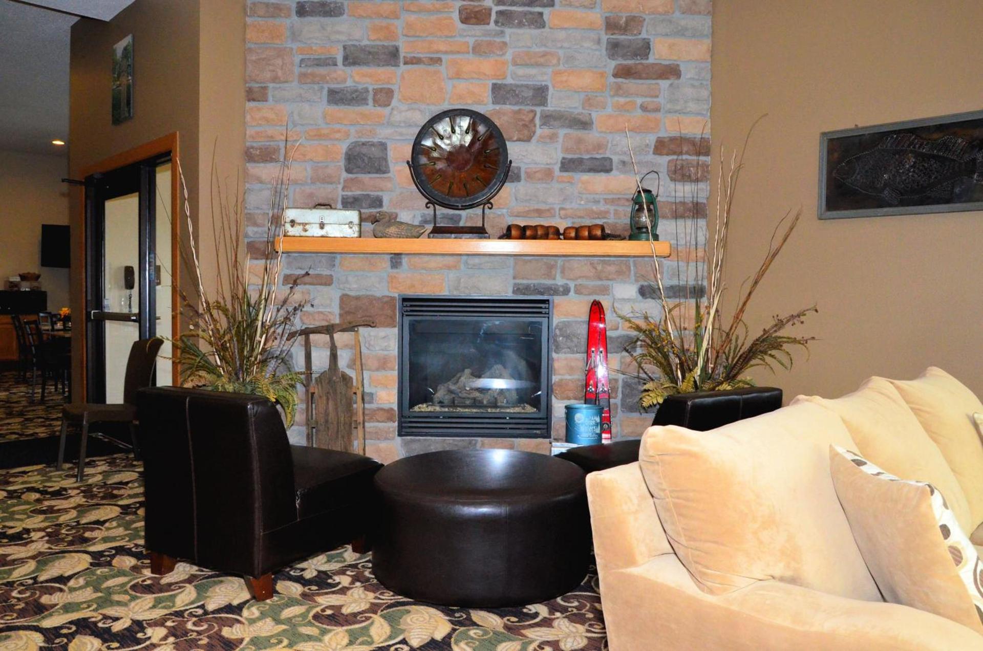 Cobblestone Inn & Suites - Lake View photo 29