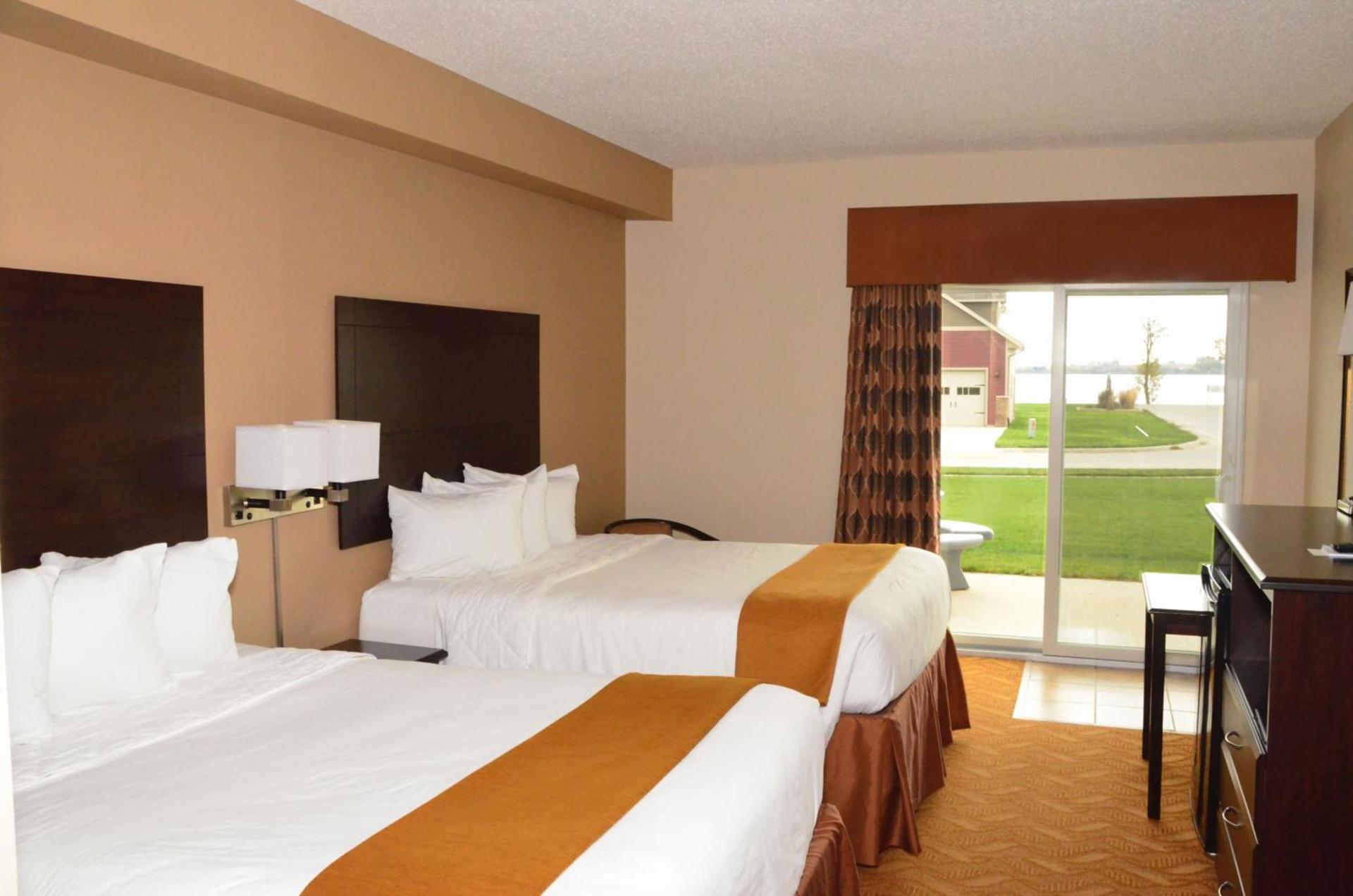 Cobblestone Inn & Suites - Lake View photo 10