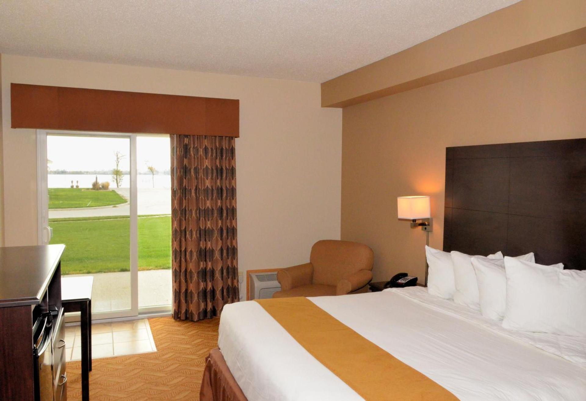 Cobblestone Inn & Suites - Lake View photo 15