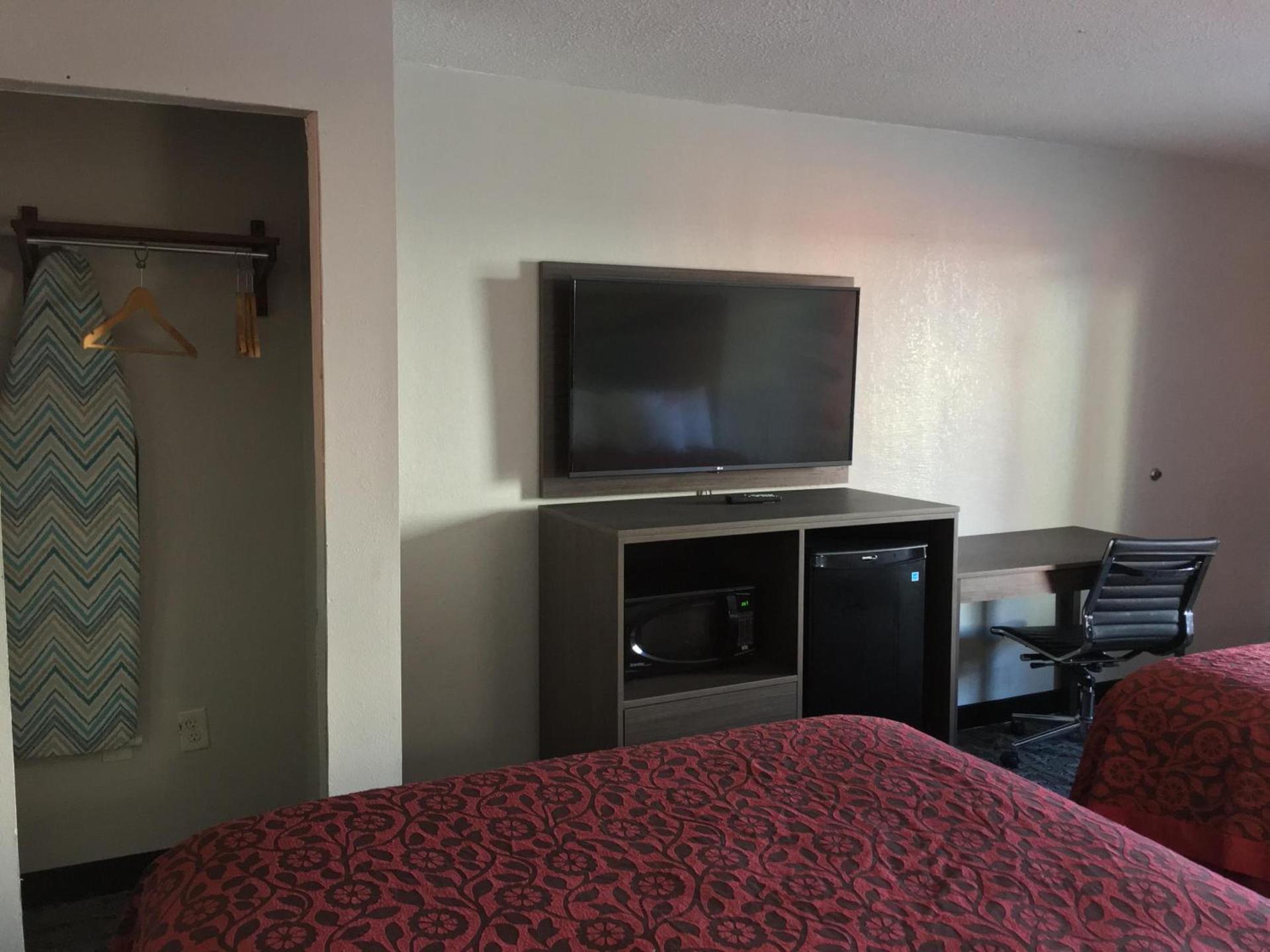 Days Inn & Suites by Wyndham Charleston Airport West photo 5