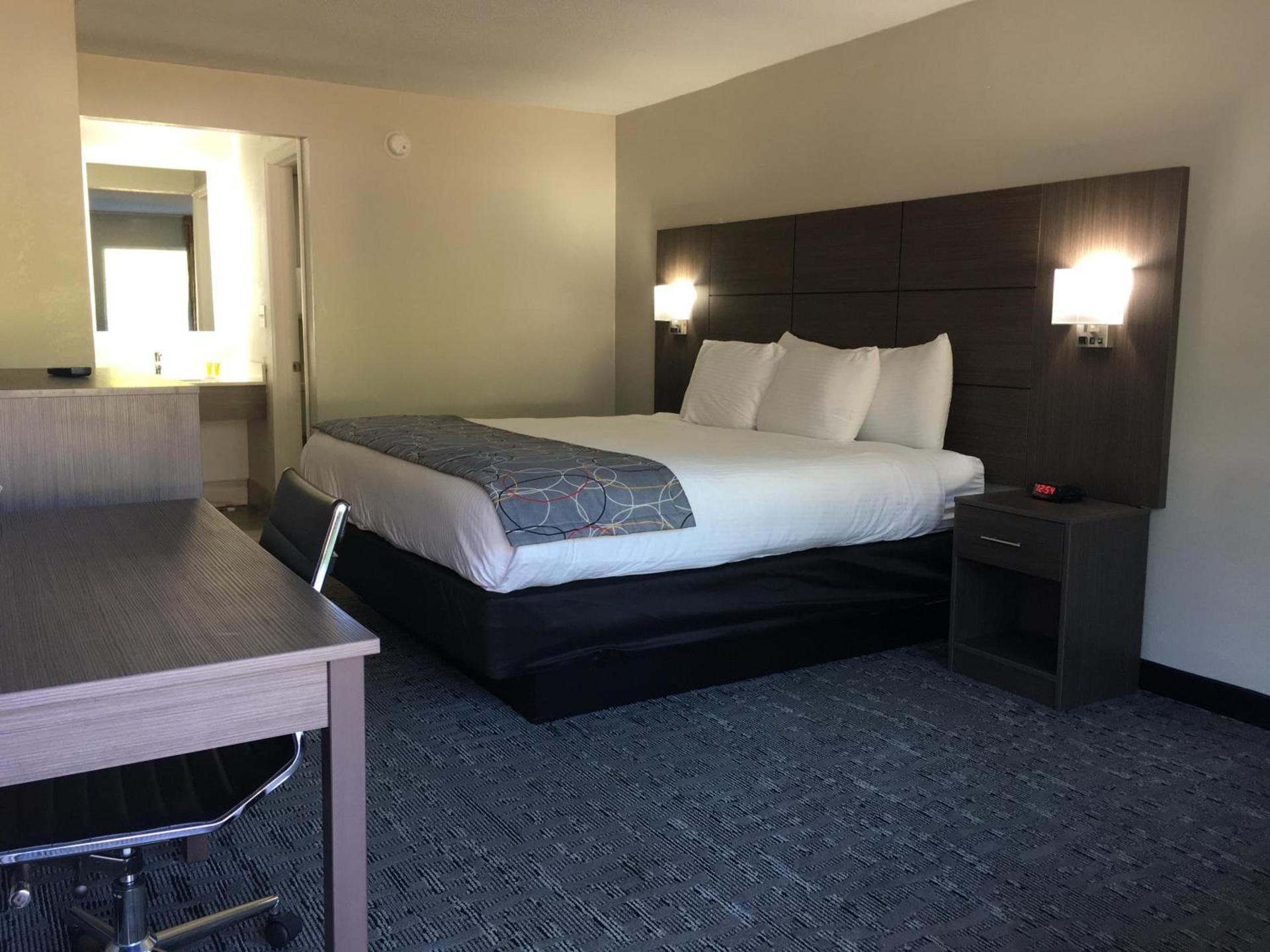 Days Inn & Suites by Wyndham Charleston Airport West photo 17