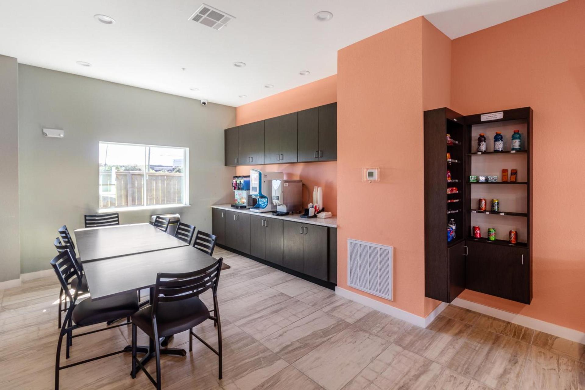 Scottish Inns & Suites Houston, TX photo 11