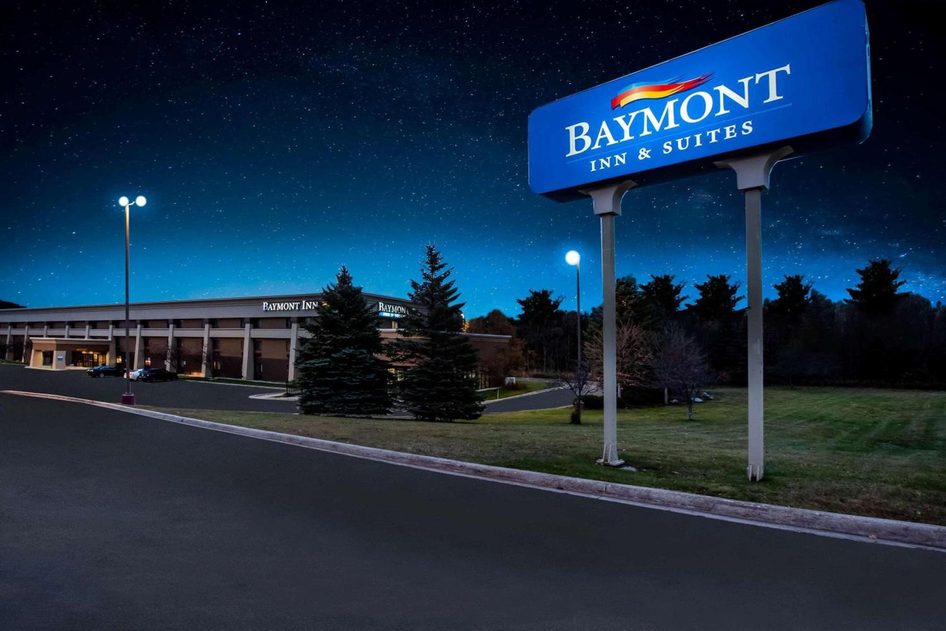 Baymont by Wyndham Traverse City photo 2