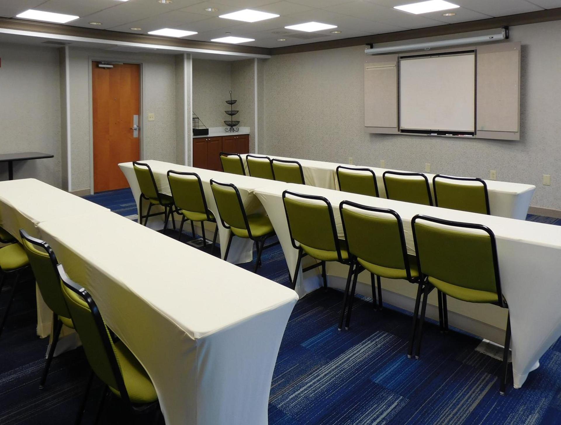 Holiday Inn Express - Coventry S - West Warwick Area by IHG photo 9