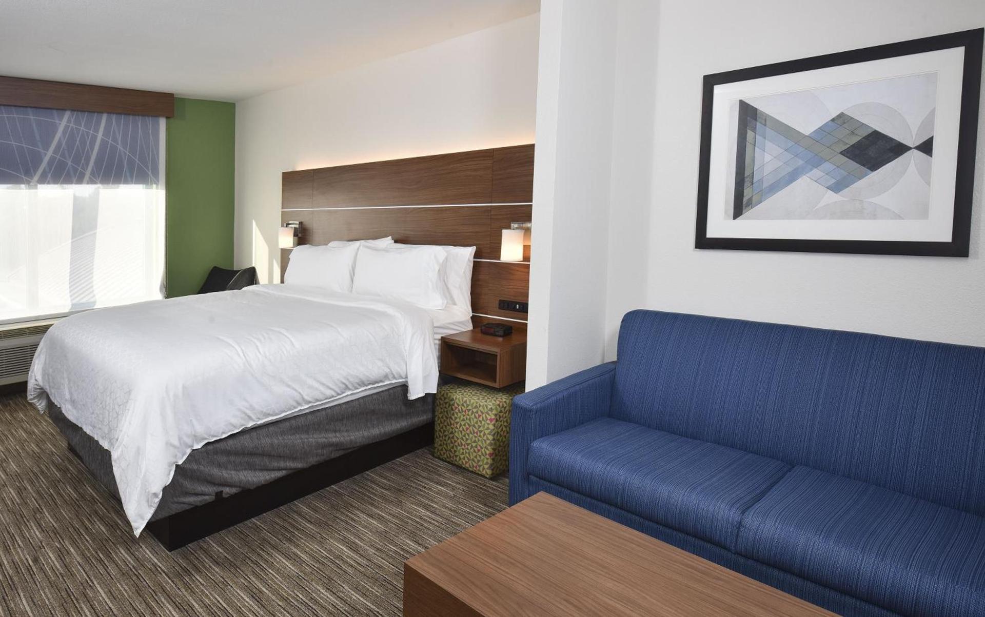 Holiday Inn Express Hotel & Suites Selma by IHG photo 3