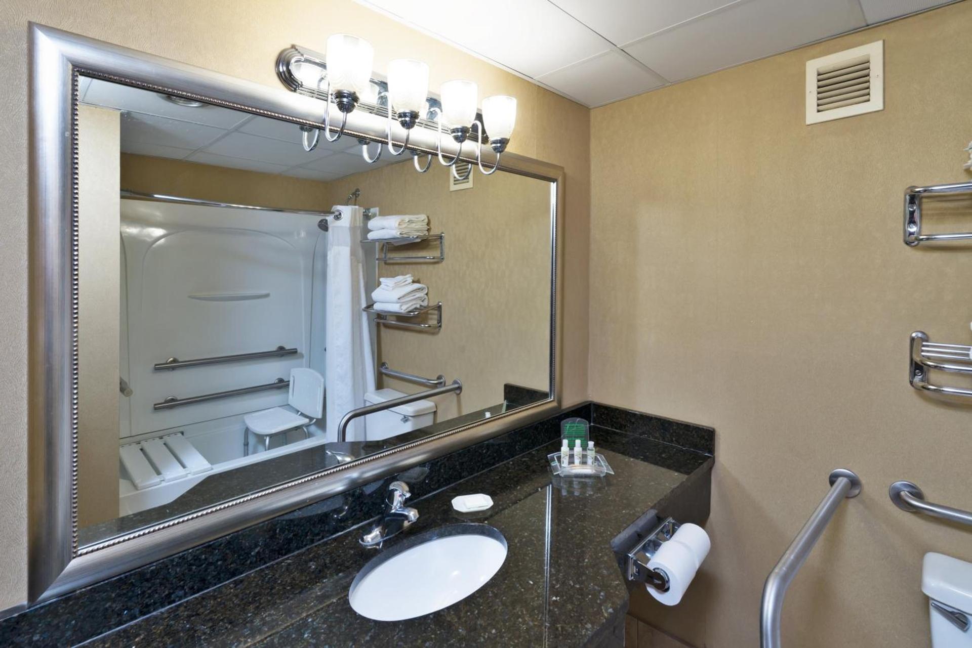 Garner Hotel Totowa by IHG photo 42