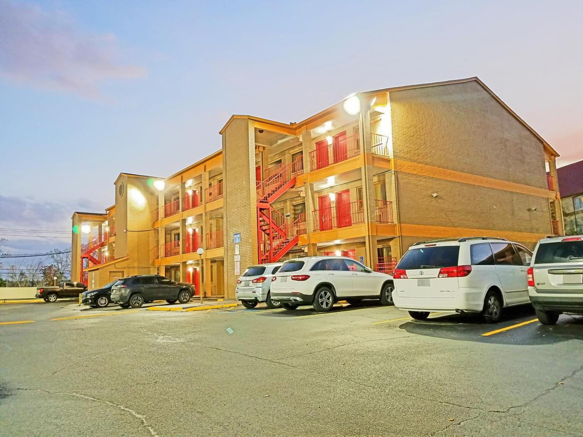Howard Johnson by Wyndham Houston Hobby Airport photo 55