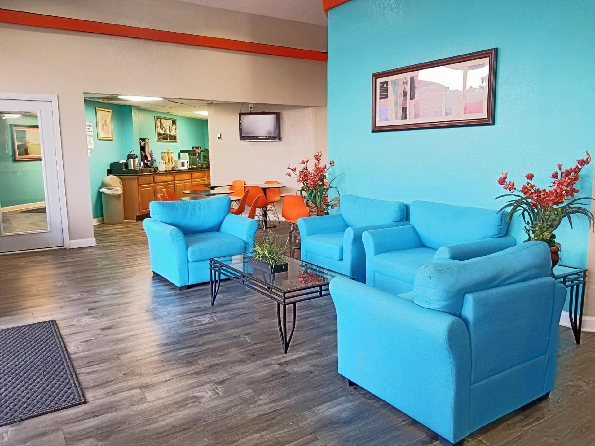Howard Johnson by Wyndham Houston Hobby Airport photo 38