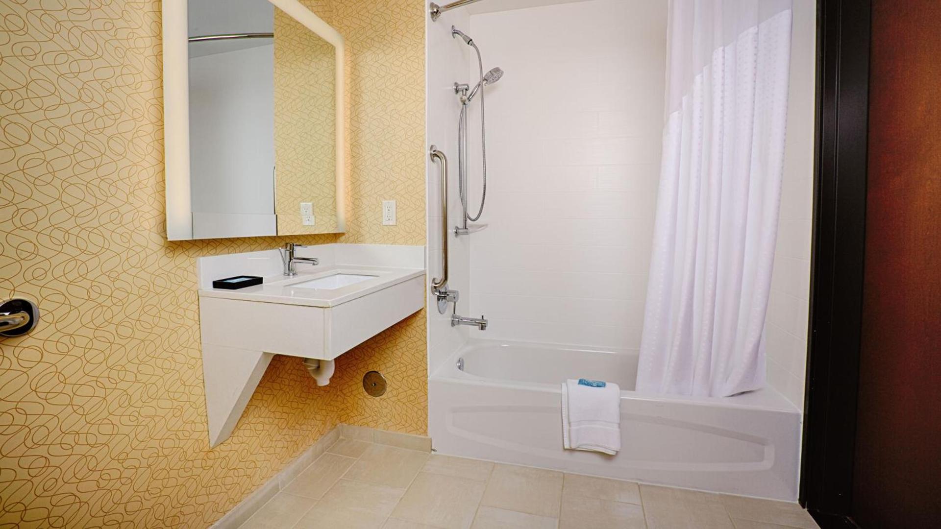 Holiday Inn Express Bordentown - Trenton South by IHG photo 11