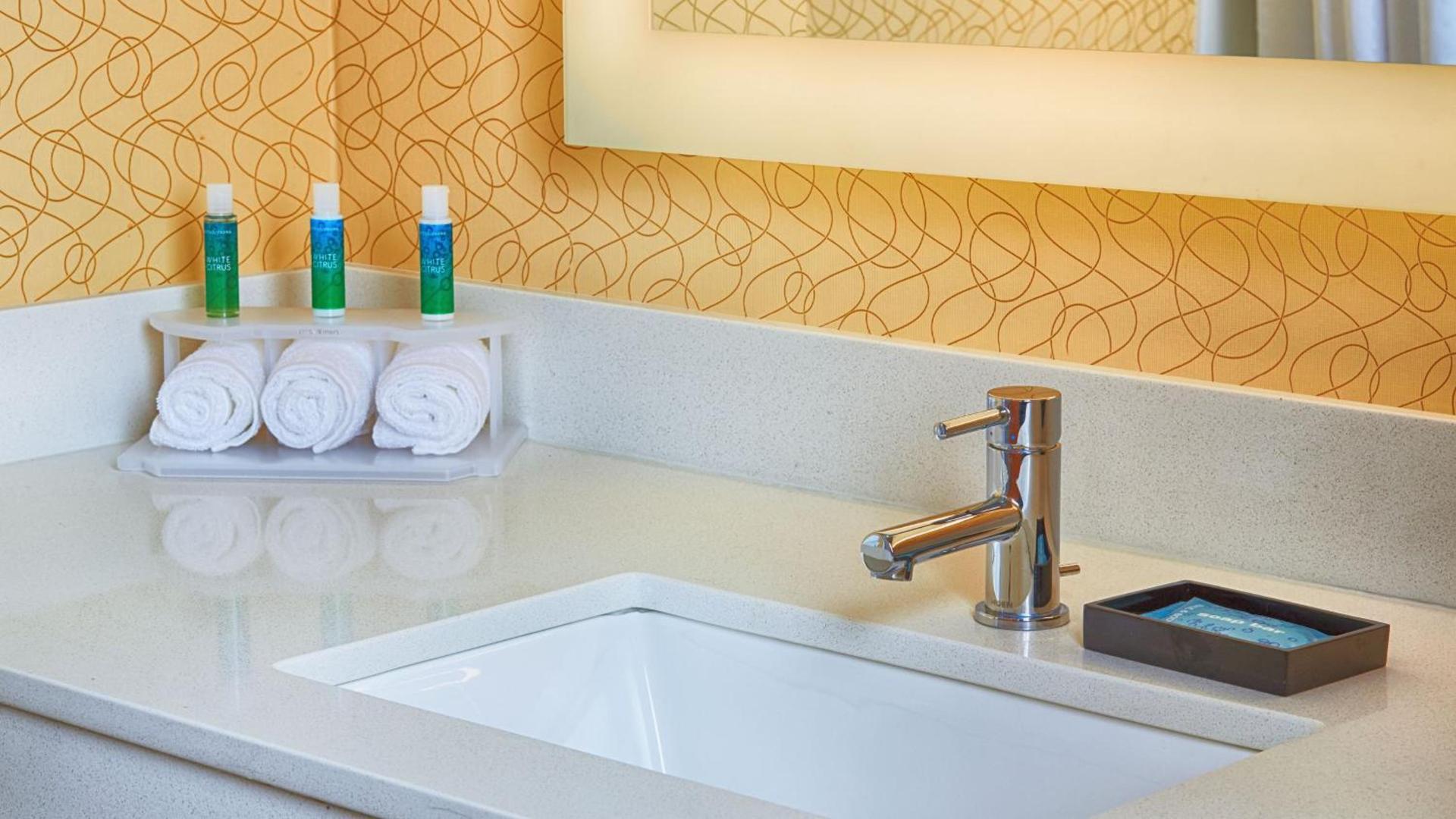 Holiday Inn Express Bordentown - Trenton South by IHG photo 25