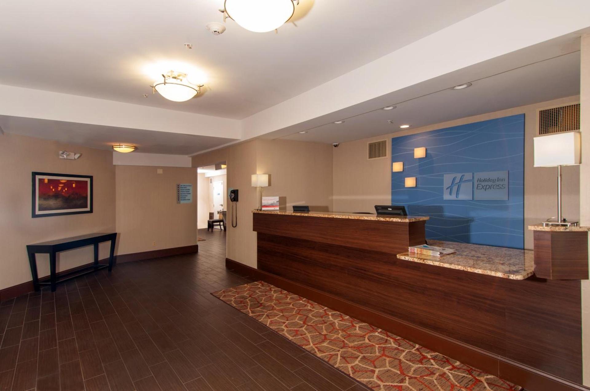 Holiday Inn Express Vernon-Manchester by IHG photo 4