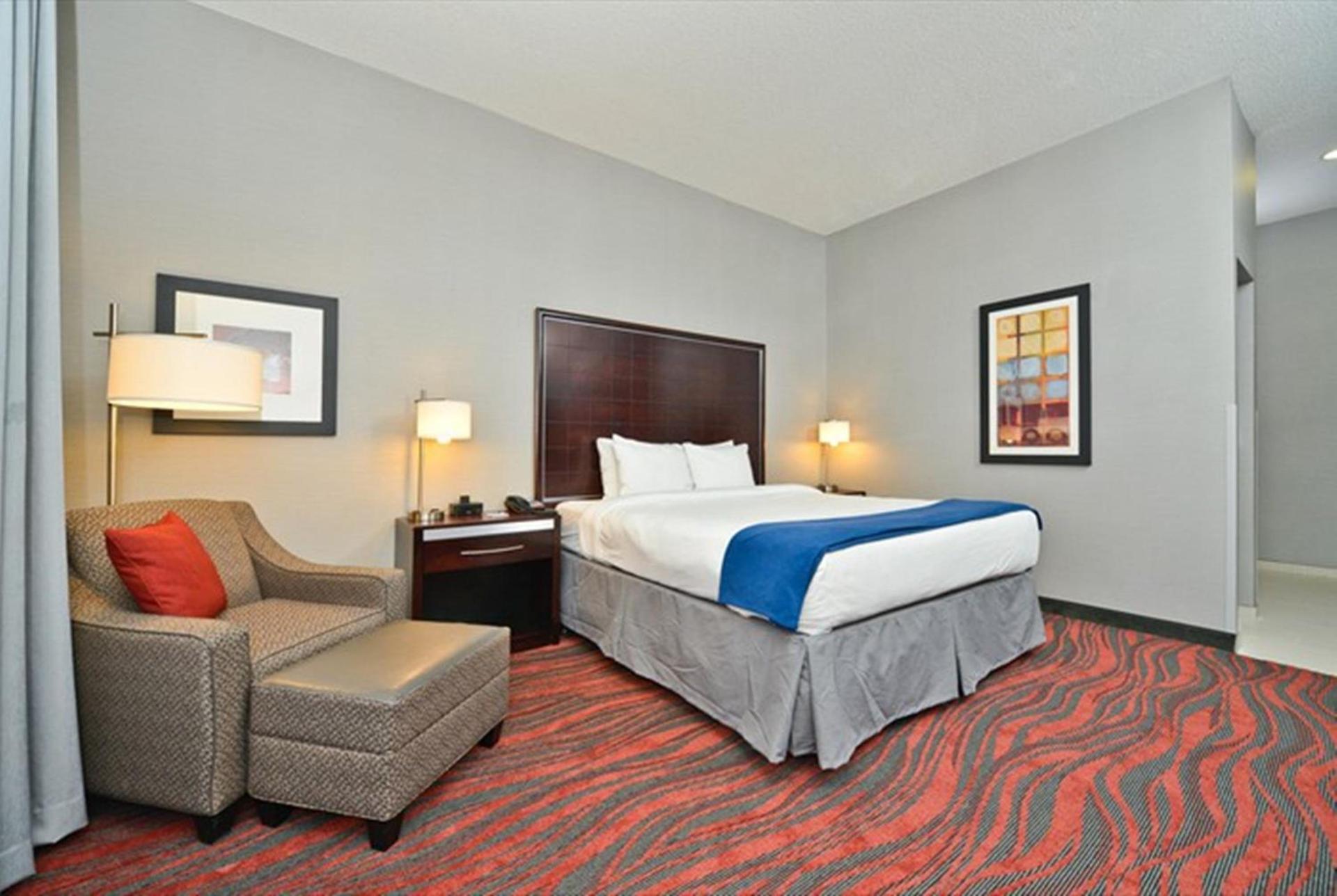 Holiday Inn Express & Suites Utica by IHG photo 36