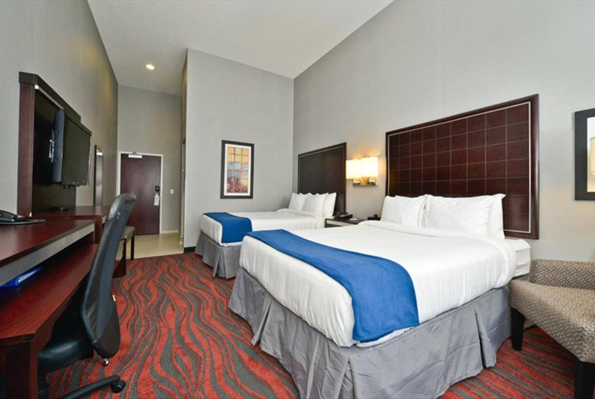 Holiday Inn Express & Suites Utica by IHG photo 35