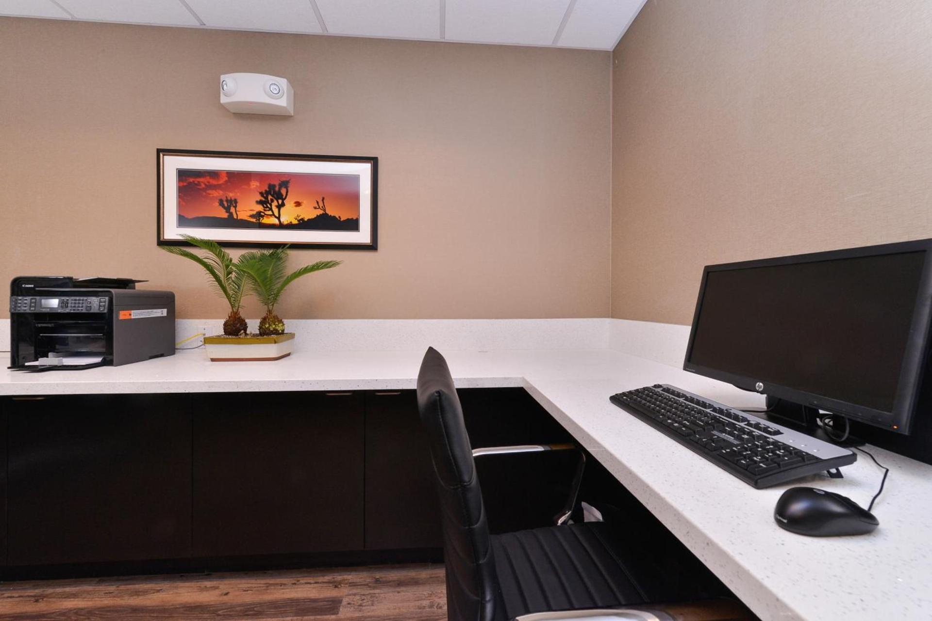 Holiday Inn Express & Suites Indio - Coachella Valley by IHG photo 46