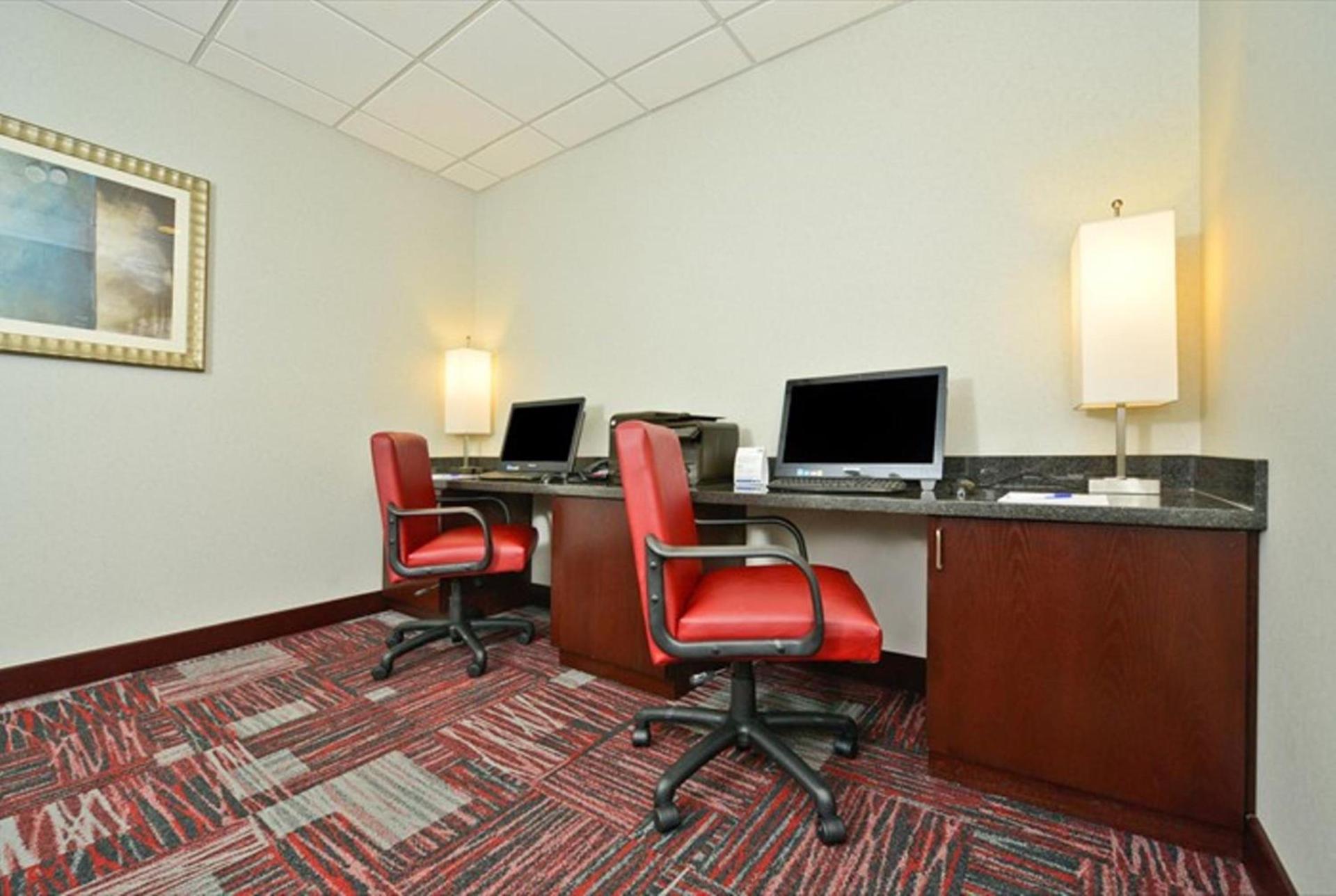 Holiday Inn Express & Suites Utica by IHG photo 16