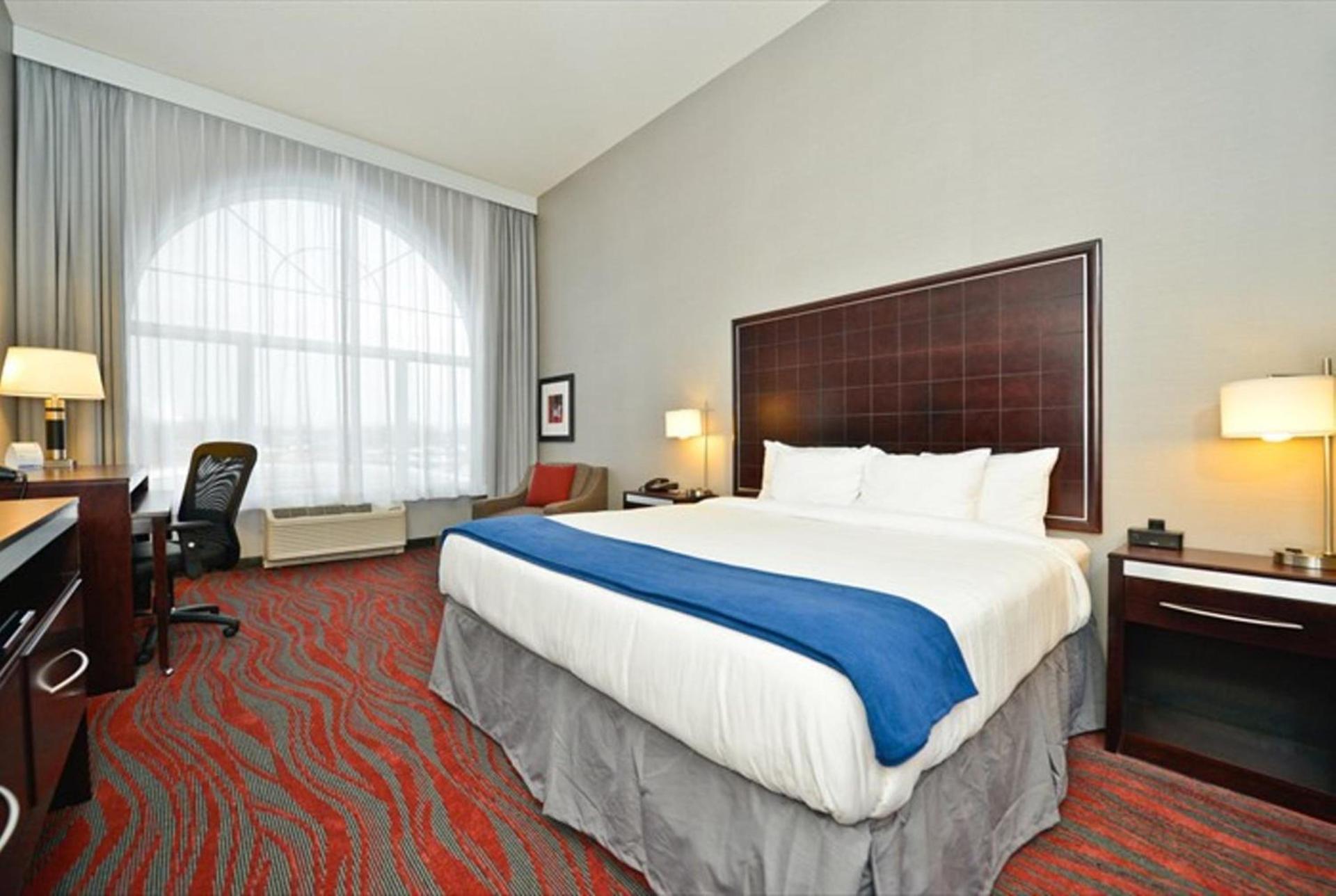 Holiday Inn Express & Suites Utica by IHG photo 38