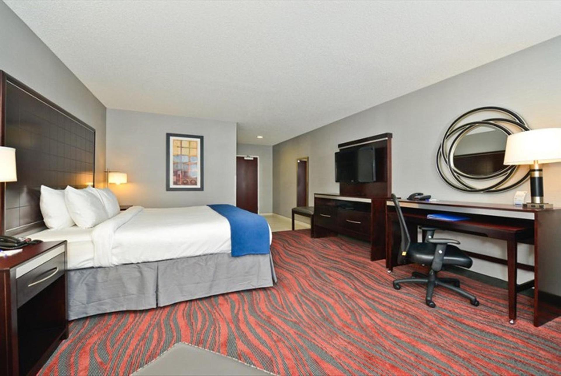 Holiday Inn Express & Suites Utica by IHG photo 21