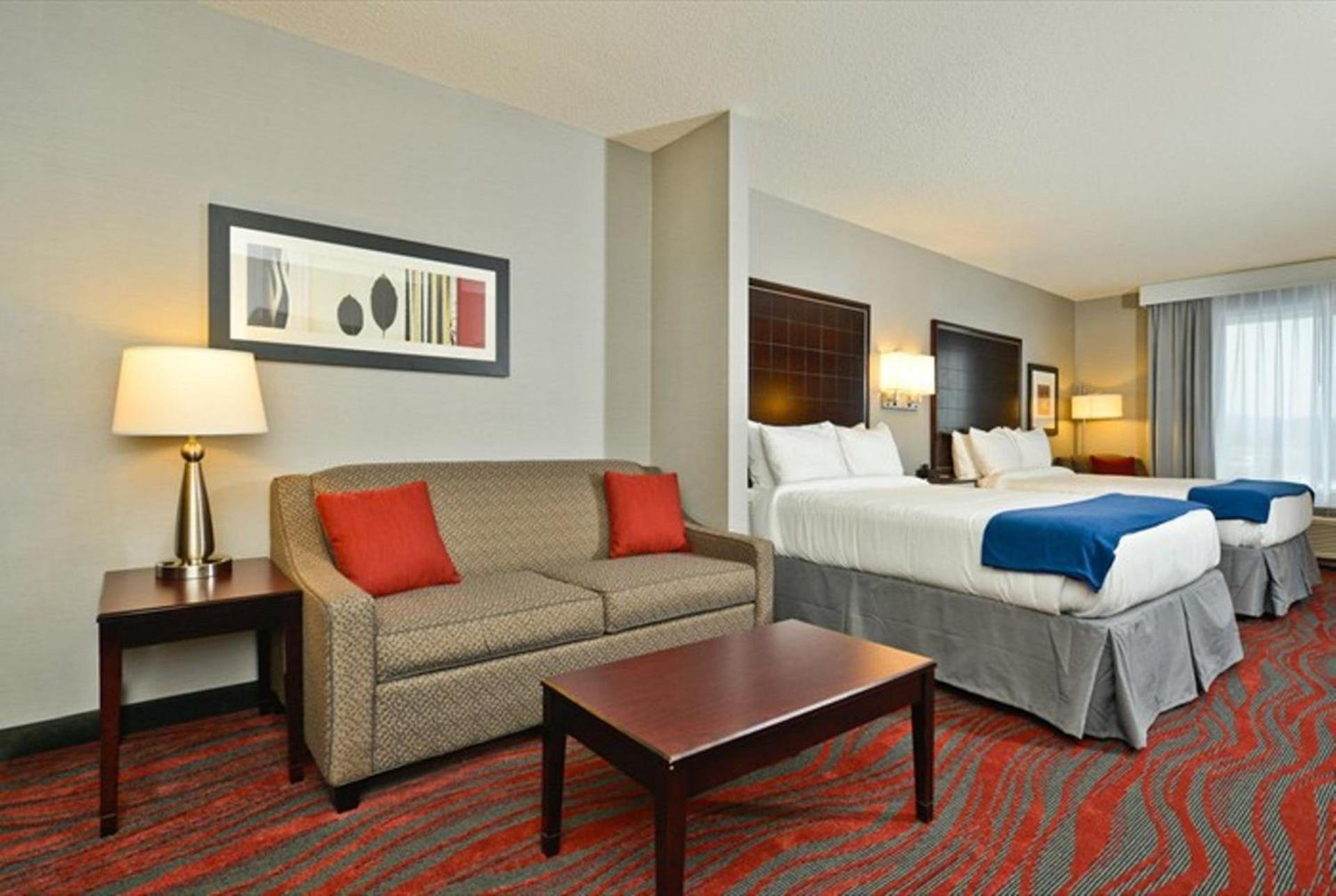 Holiday Inn Express & Suites Utica by IHG photo 41