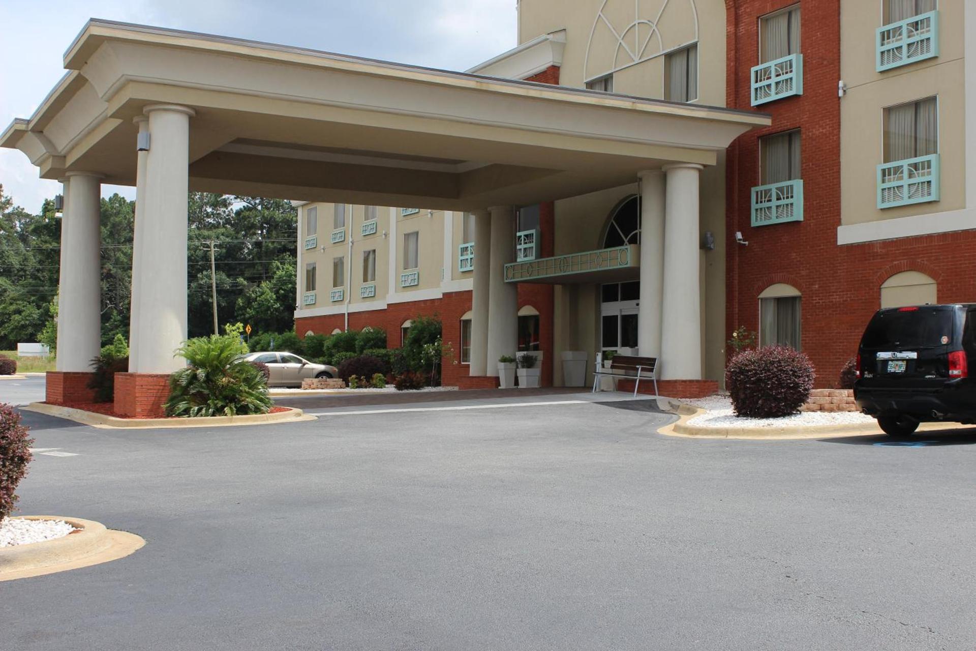 Holiday Inn Express and Suites Thomasville by IHG photo 6