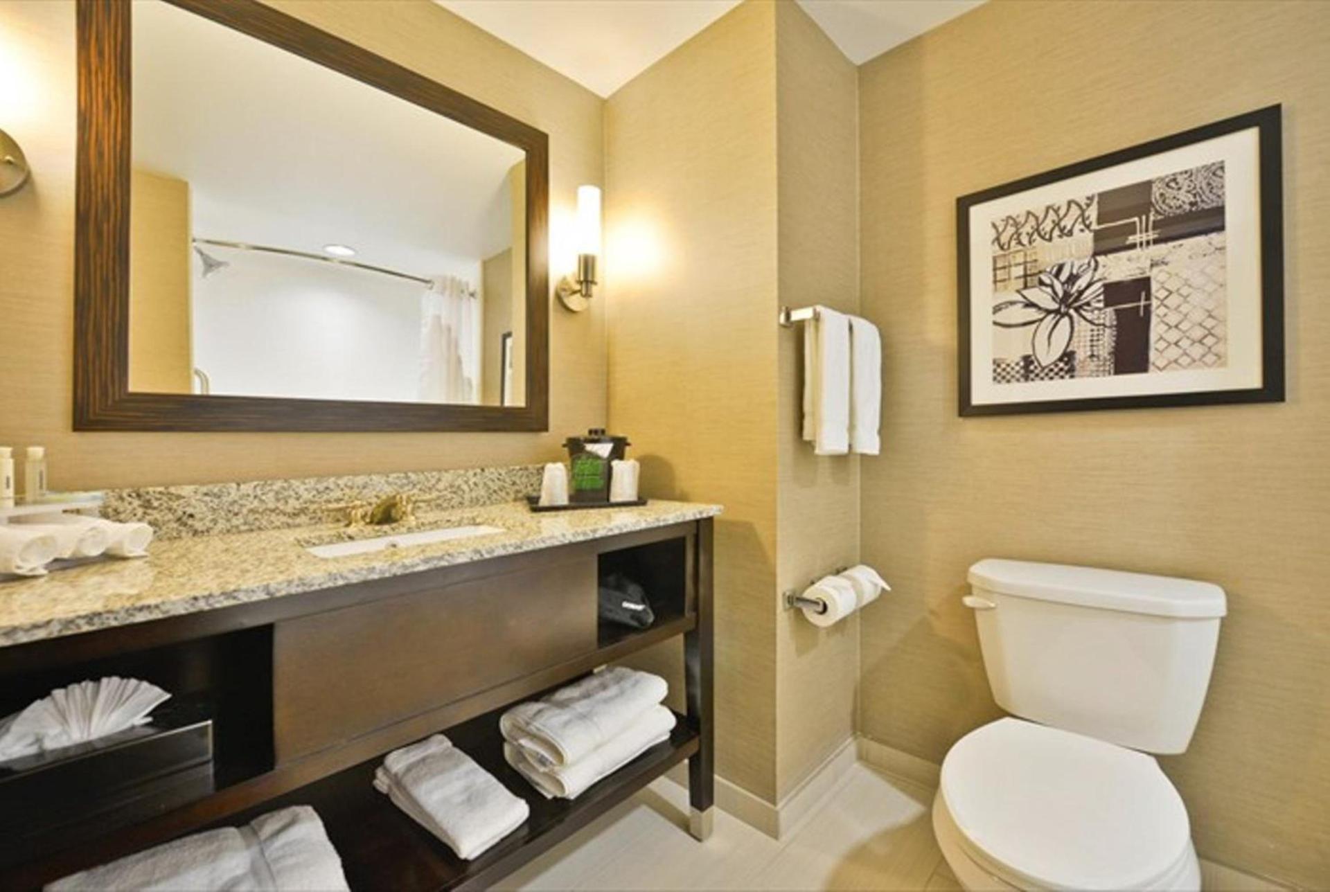 Holiday Inn Express & Suites Utica by IHG photo 34