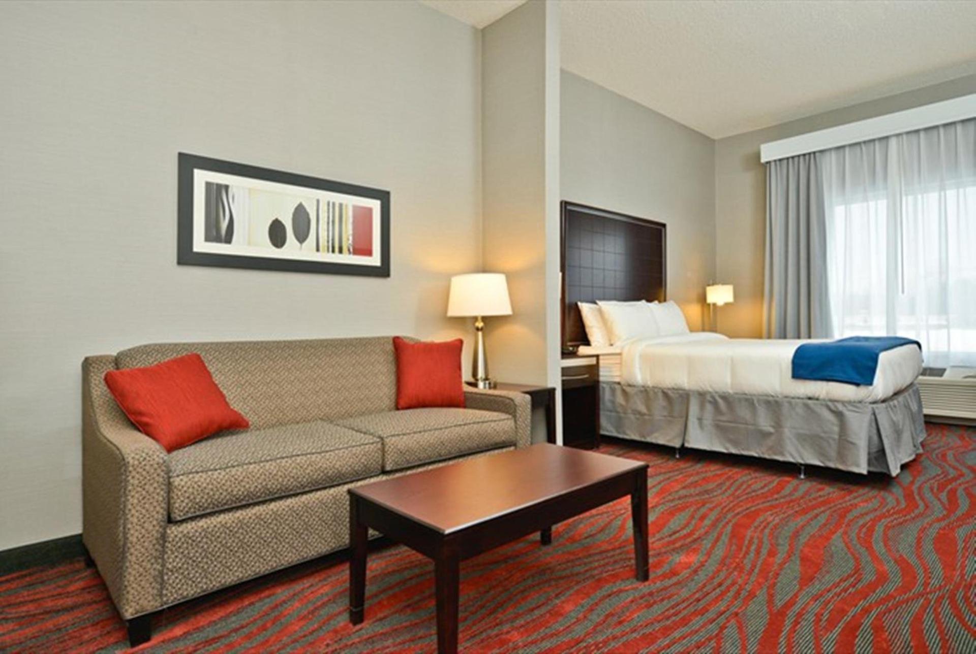 Holiday Inn Express & Suites Utica by IHG photo 22