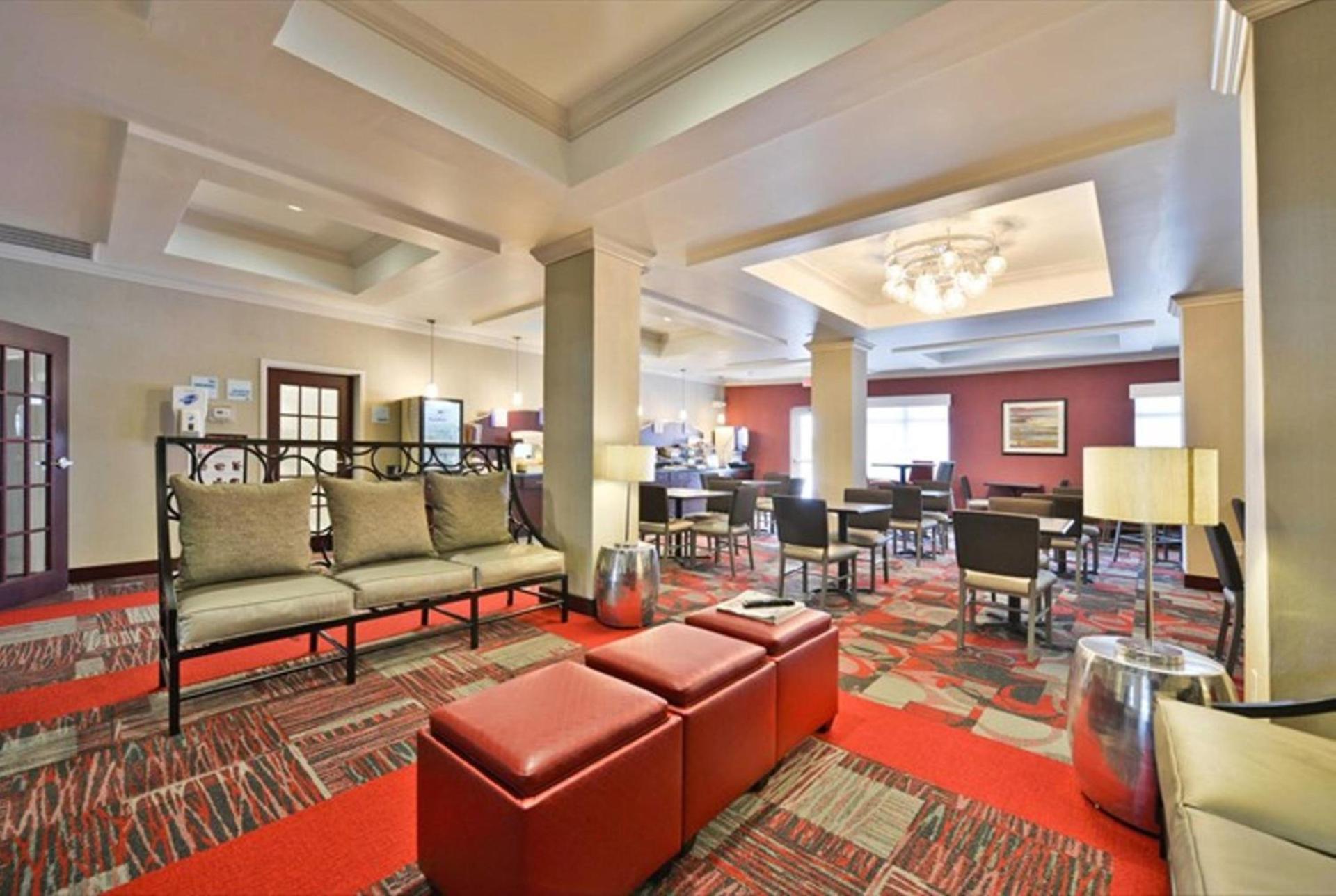 Holiday Inn Express & Suites Utica by IHG photo 13