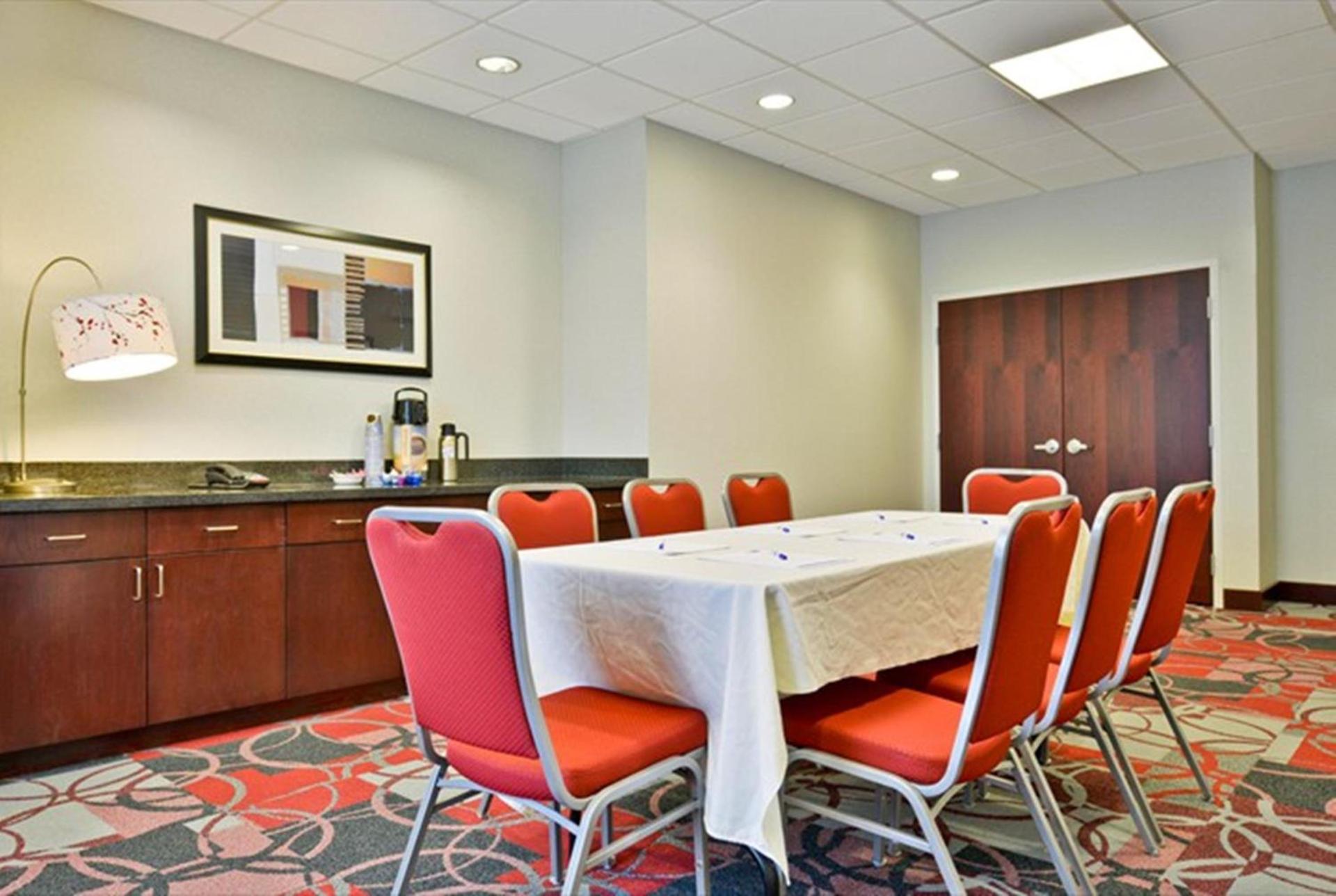Holiday Inn Express & Suites Utica by IHG photo 32