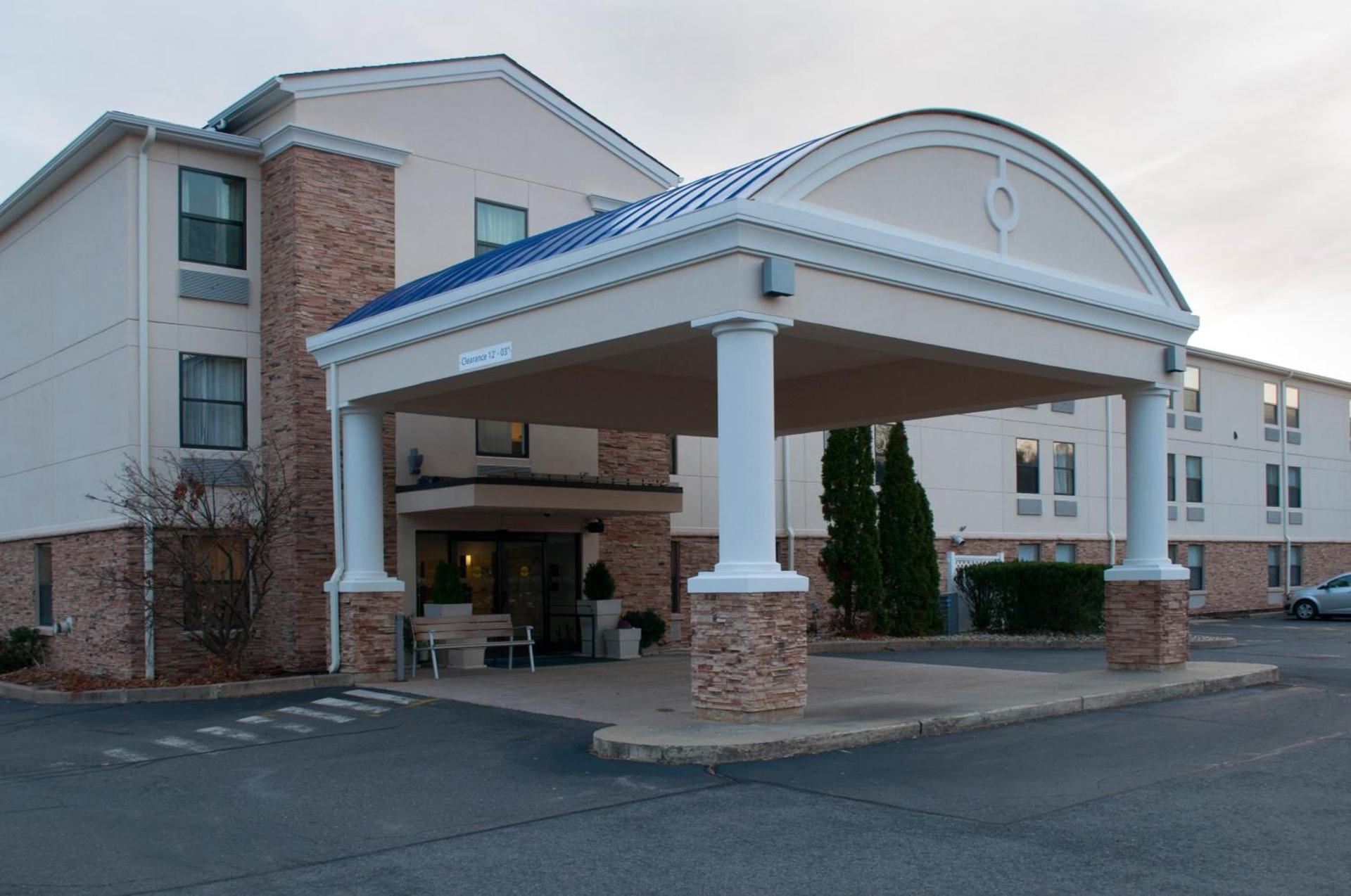 Holiday Inn Express Vernon-Manchester by IHG photo 8