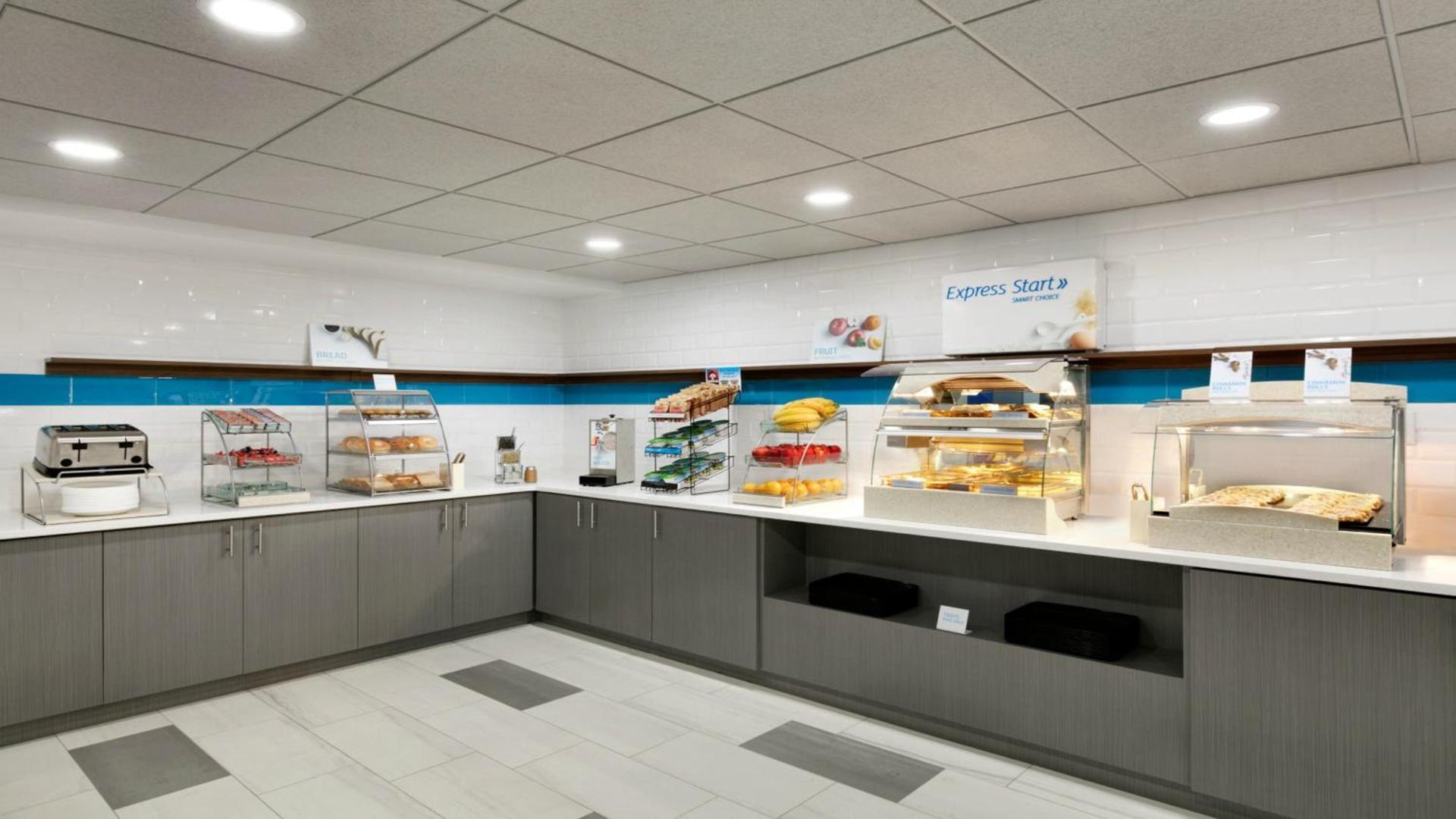 Holiday Inn Express - Williamsburg Busch Gardens Area by IHG photo 2