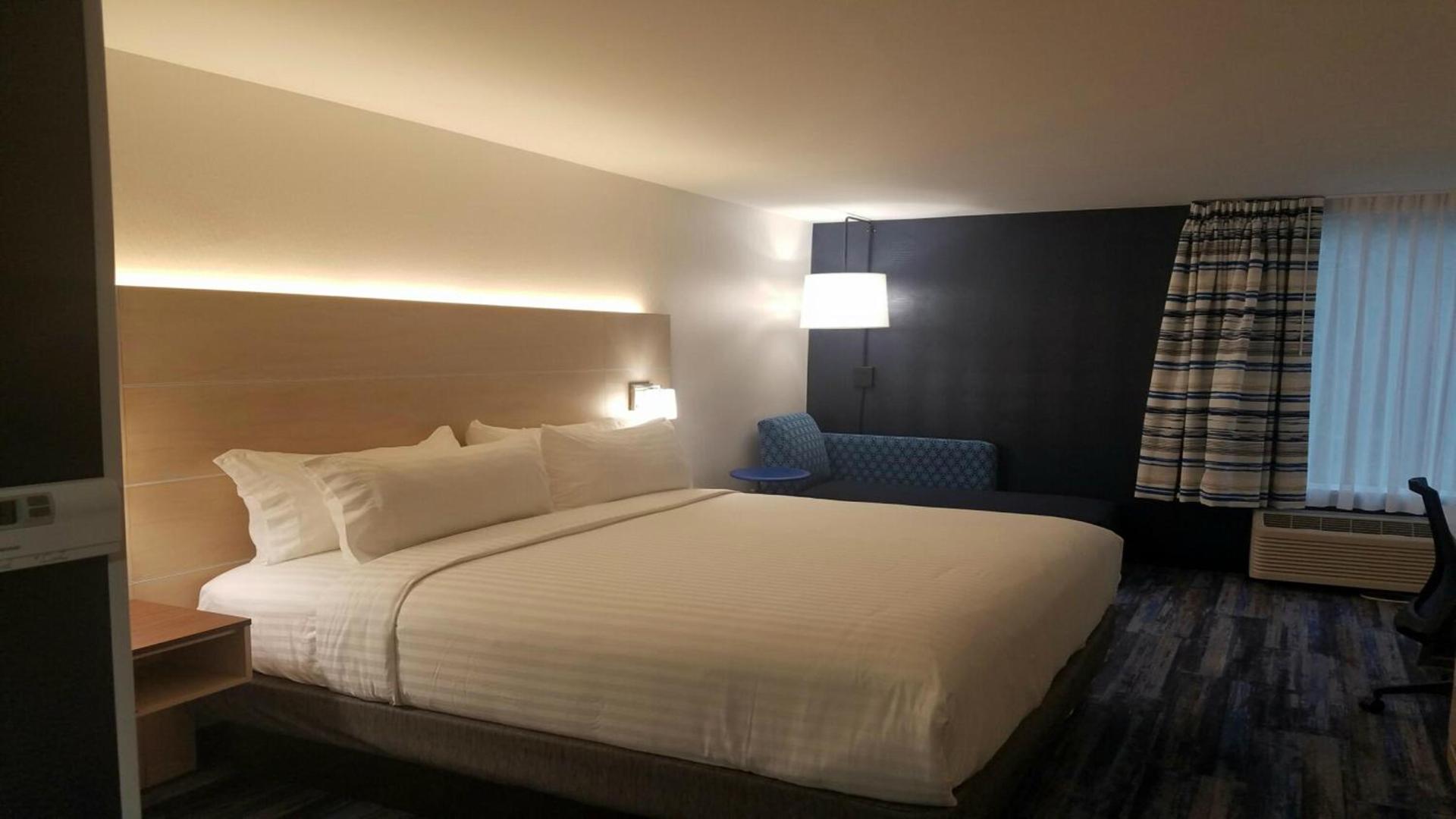 Holiday Inn Express - Williamsburg Busch Gardens Area by IHG photo 37