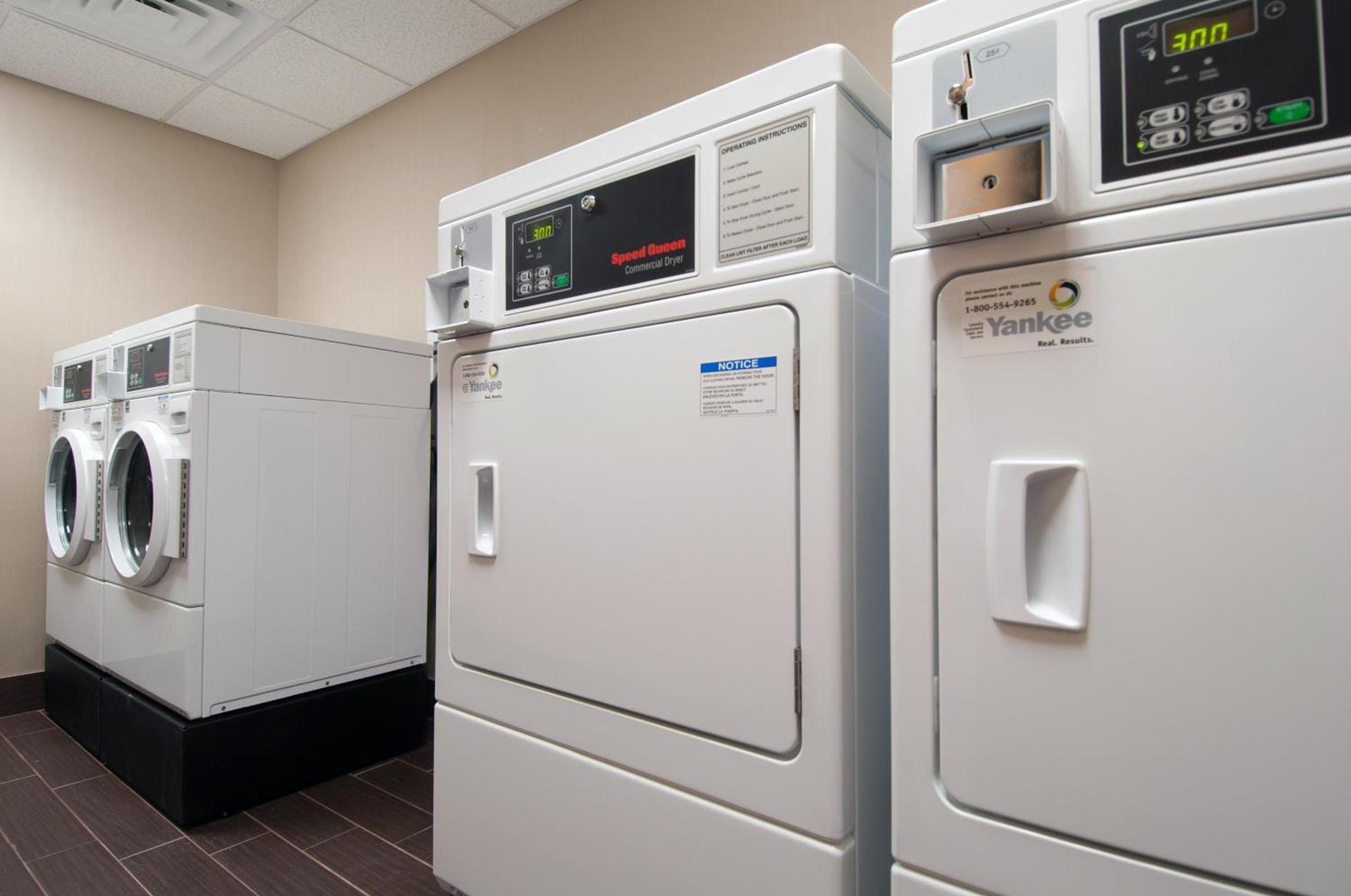 Holiday Inn Express Vernon-Manchester by IHG photo 3