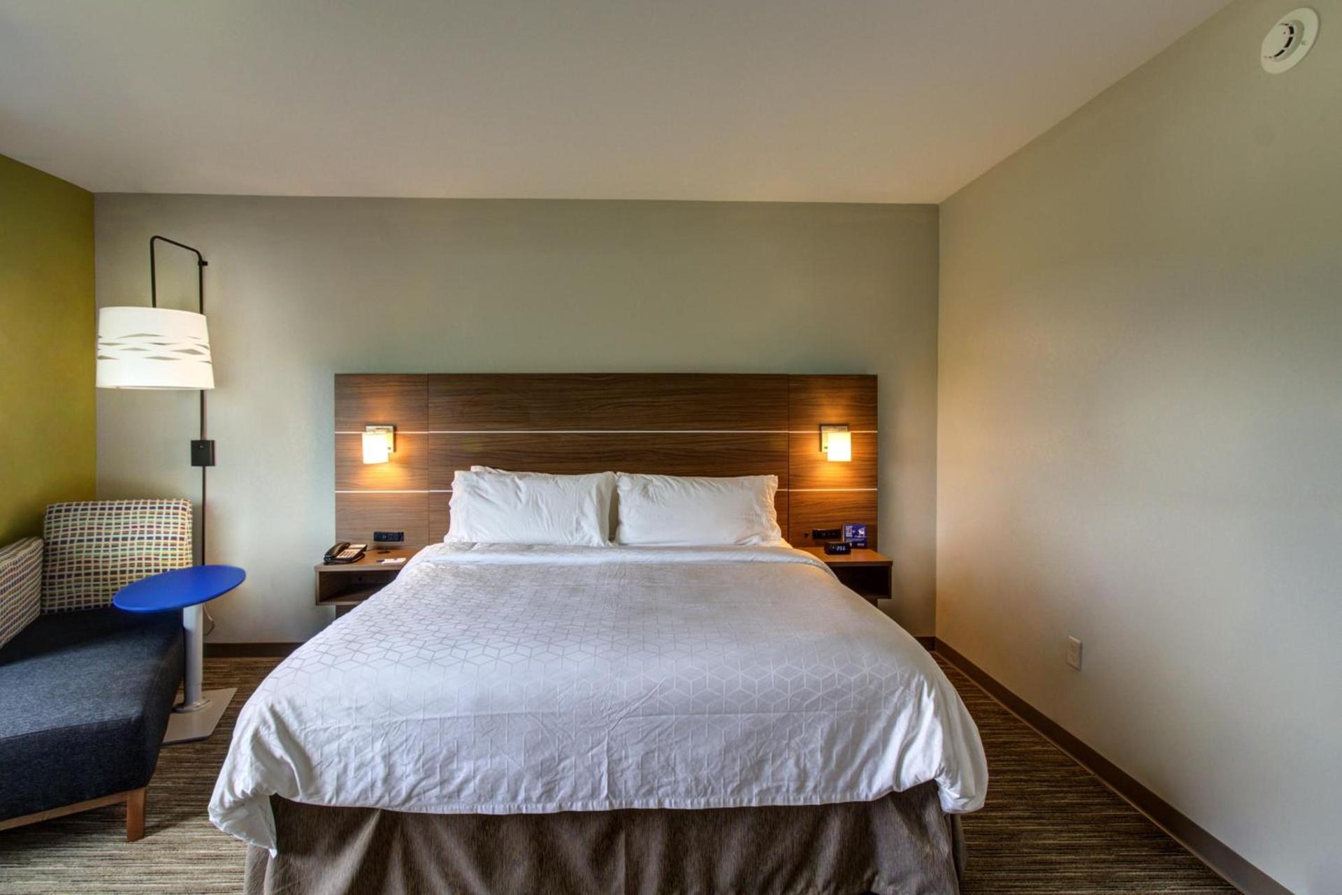 Holiday Inn Express - Fort Walton Beach Central by IHG photo 31