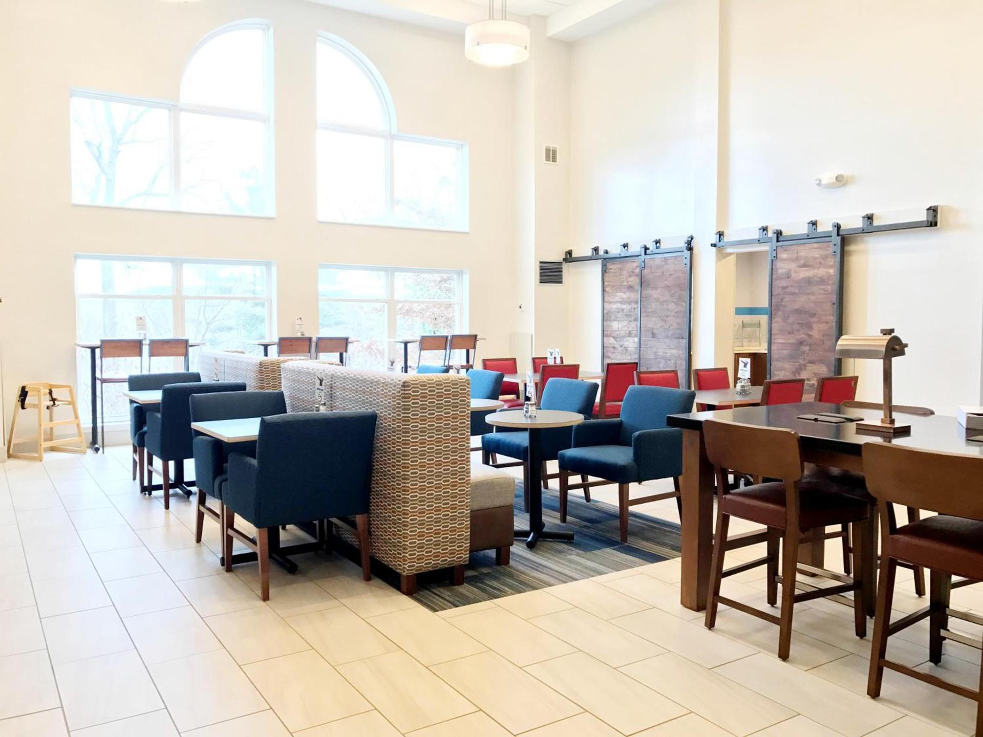 Holiday Inn Express Hotel & Suites White River Junction by IHG photo 7