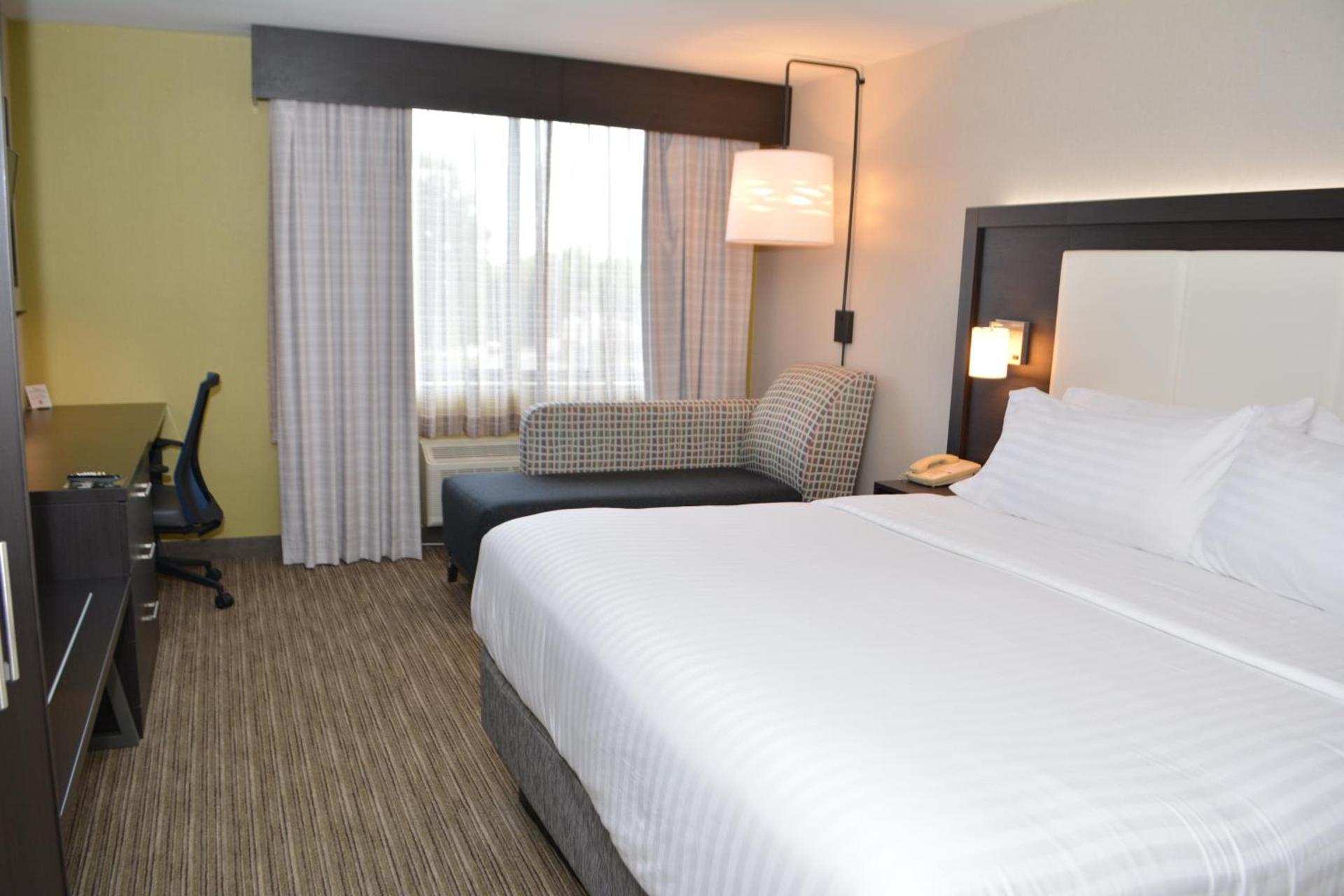 Holiday Inn Express & Suites Waterville - North by IHG photo 6
