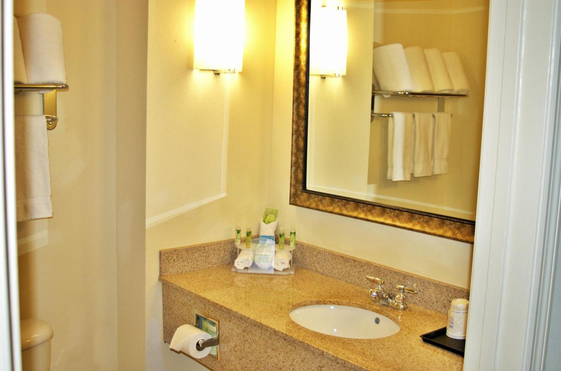Holiday Inn Express DeFuniak Springs by IHG photo 5