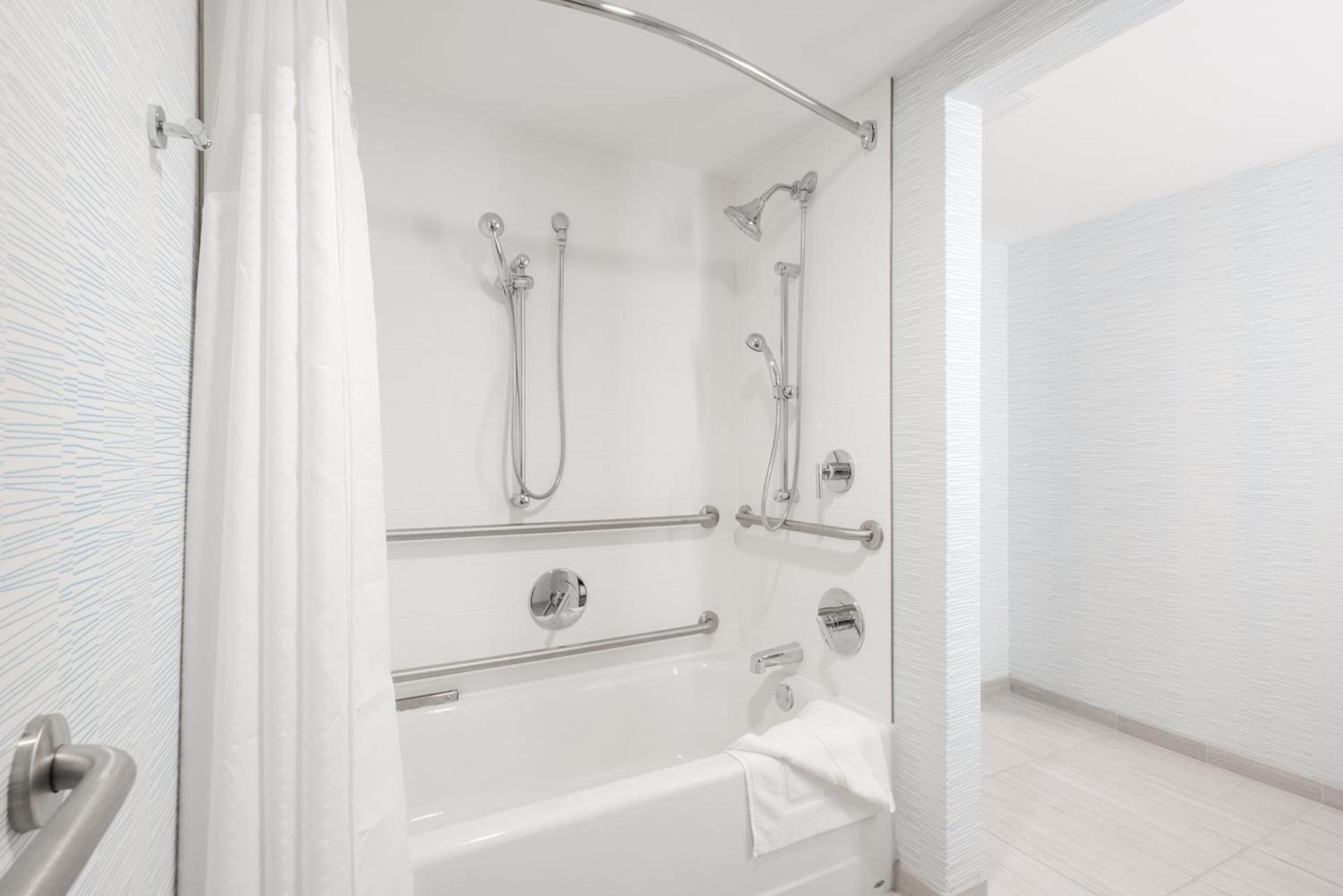 Holiday Inn Express Boston-Waltham by IHG photo 38