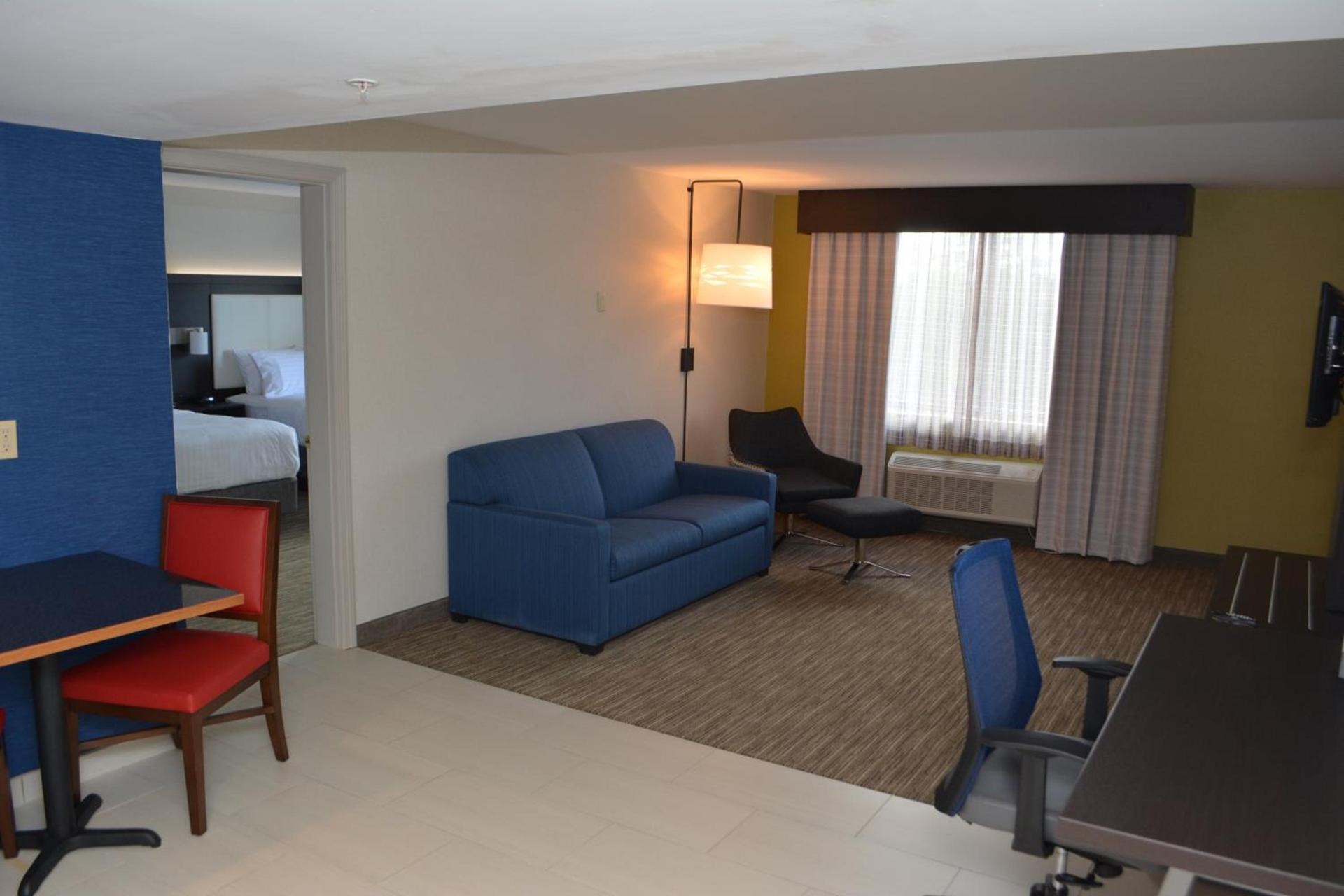 Holiday Inn Express & Suites Waterville - North by IHG photo 8