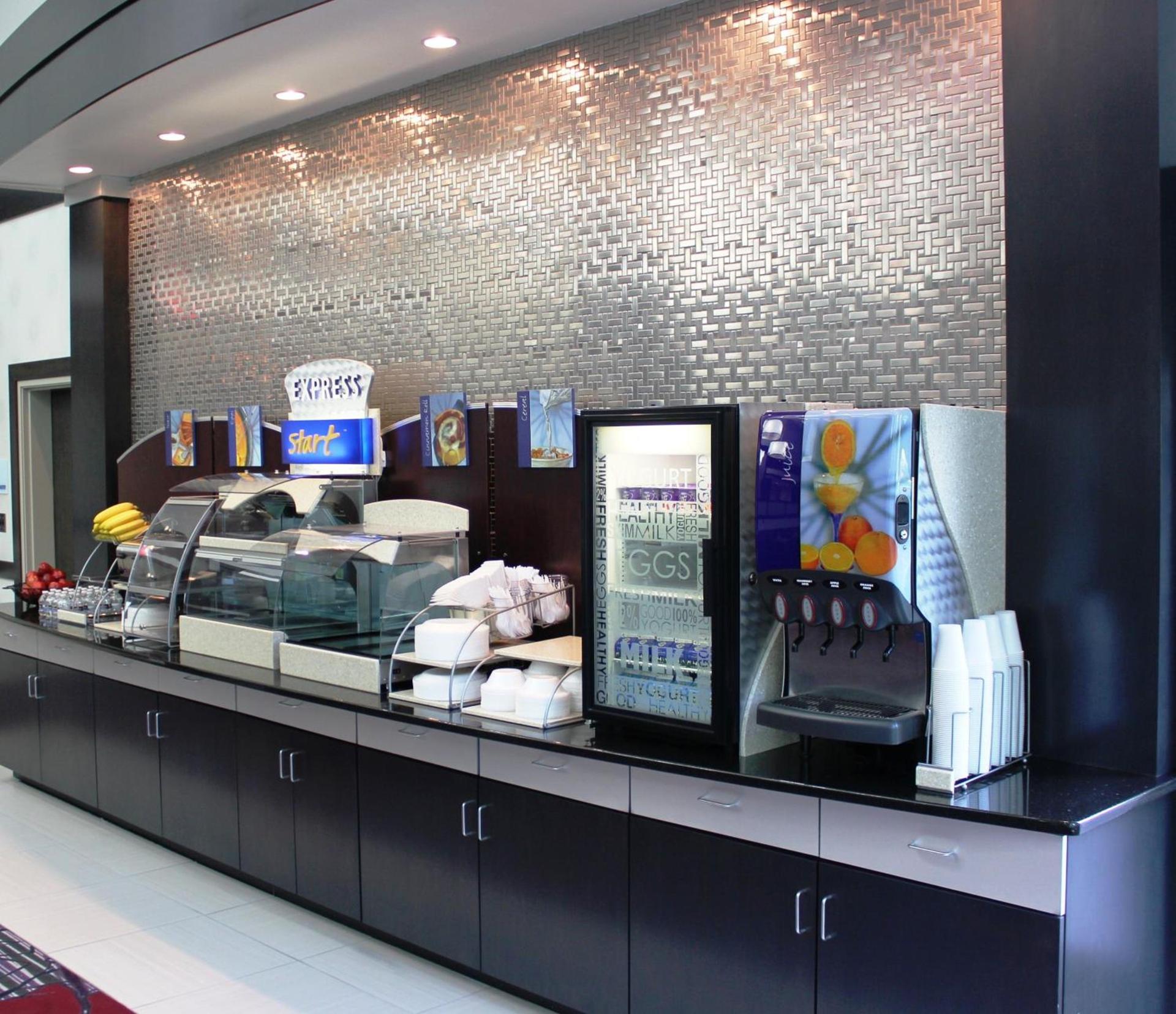 Holiday Inn Express & Suites Columbus - Polaris, an IHG Hotel photo 3