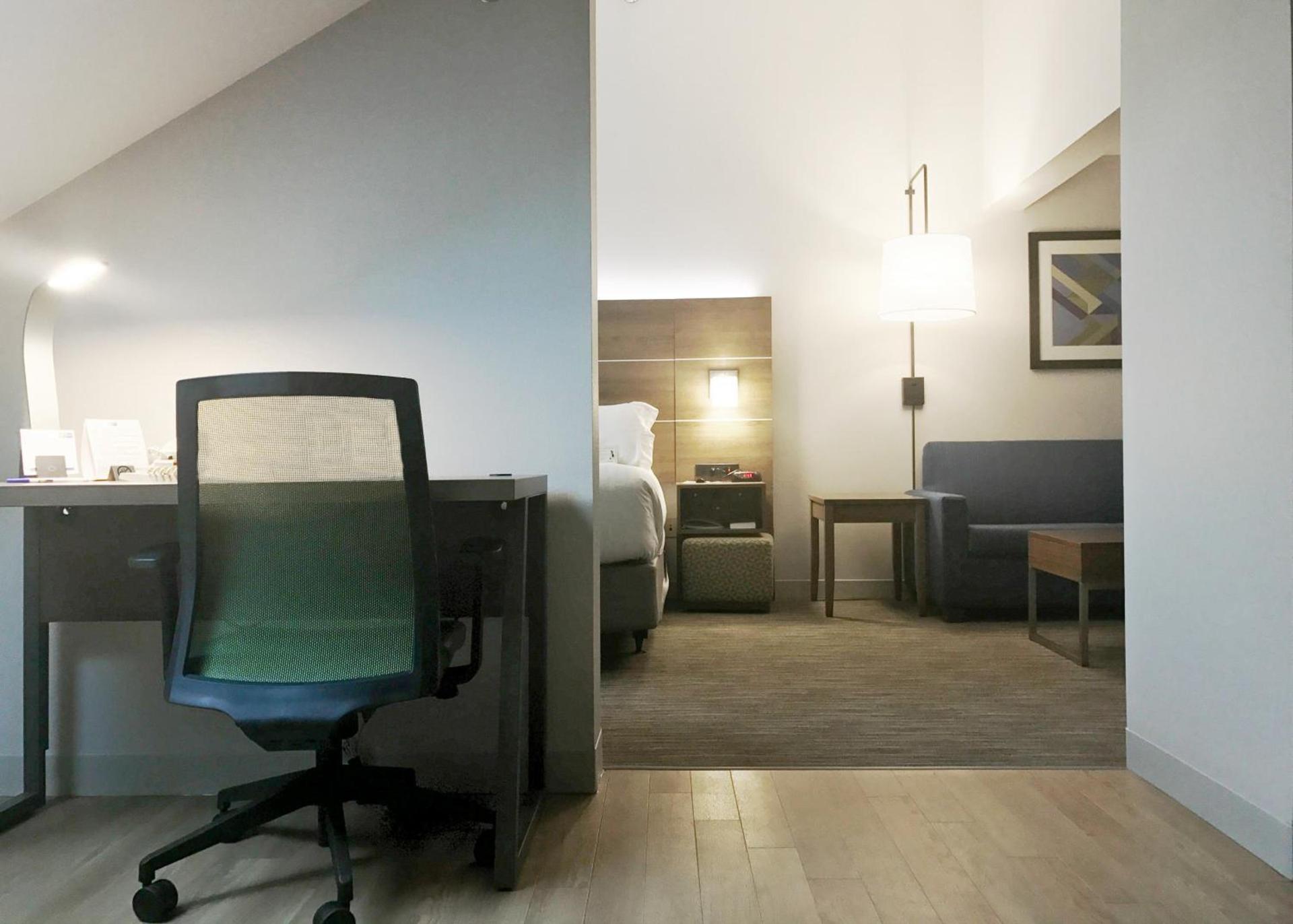 Holiday Inn Express Hotel & Suites White River Junction by IHG photo 29